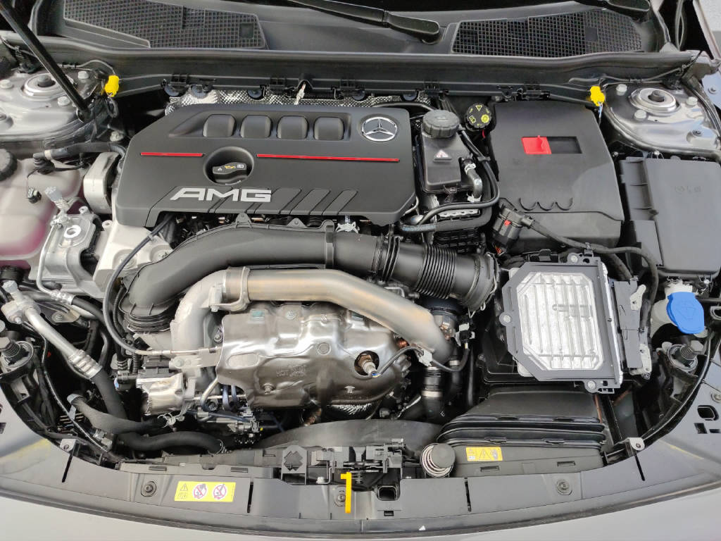 MERCEDES-BENZ A 35 AMG 4Matic - 9