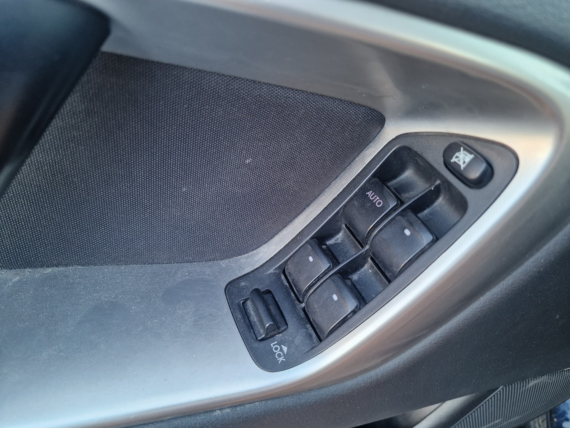 SUBARU Legacy 2.0R AWD Comfort Heckschaden - 13