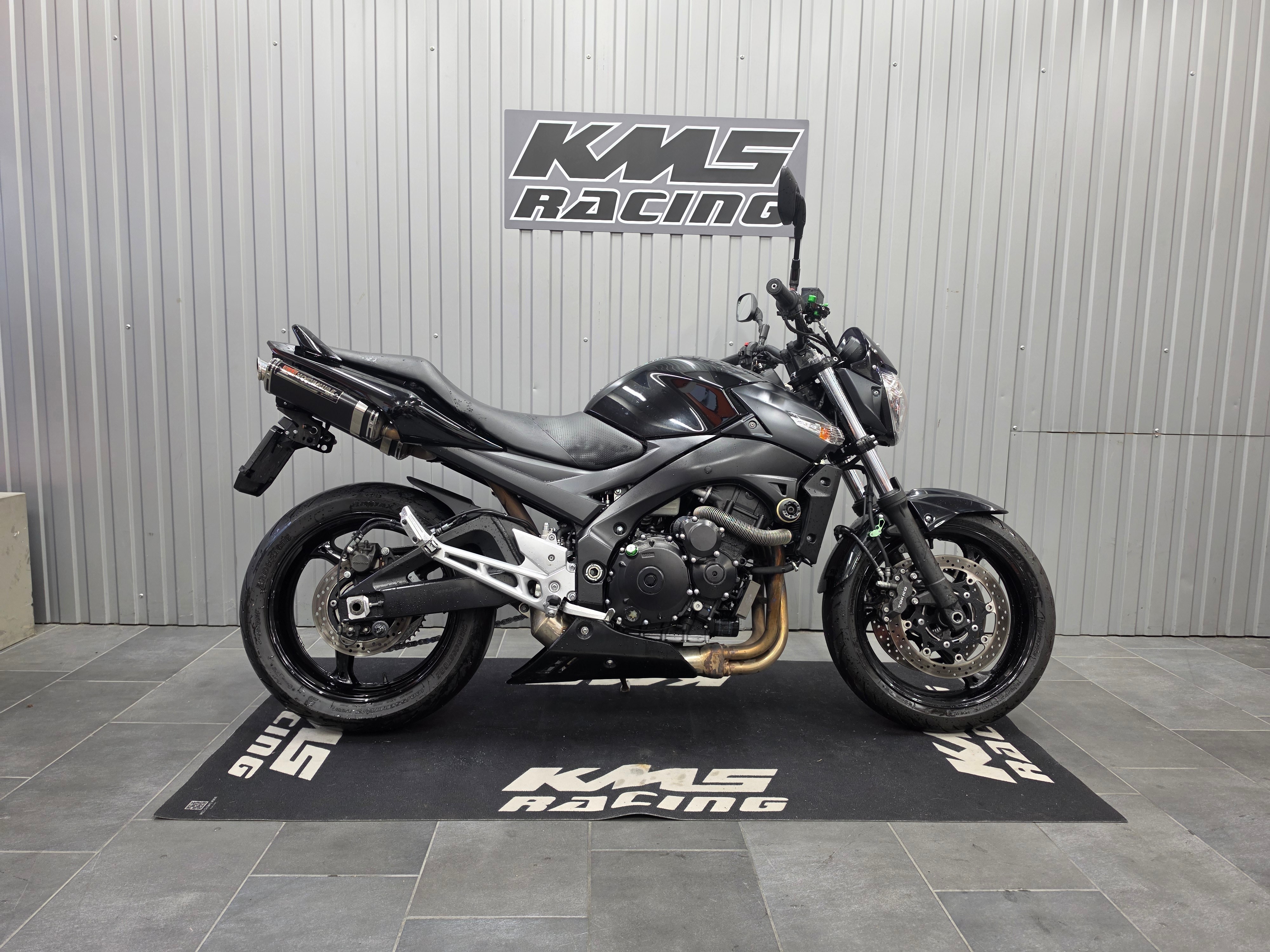SUZUKI GSR 600