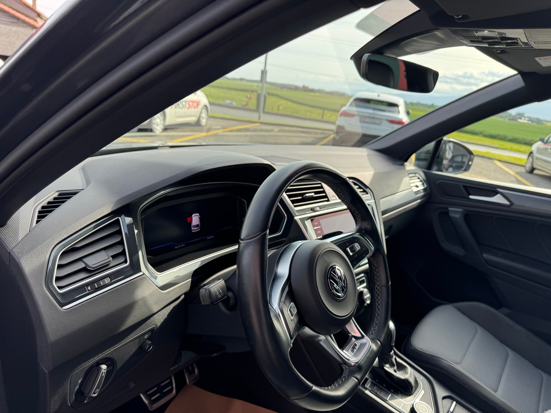 VW Tiguan 2.0TSI R-Line 4Motion DSG - 6