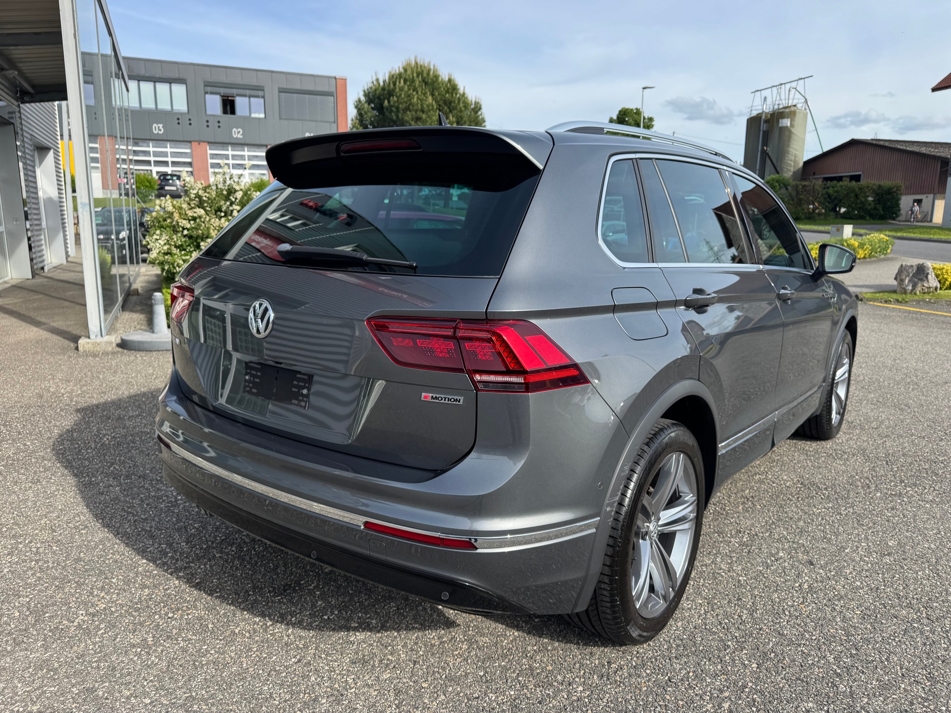 VW Tiguan 2.0TSI R-Line 4Motion DSG - 3