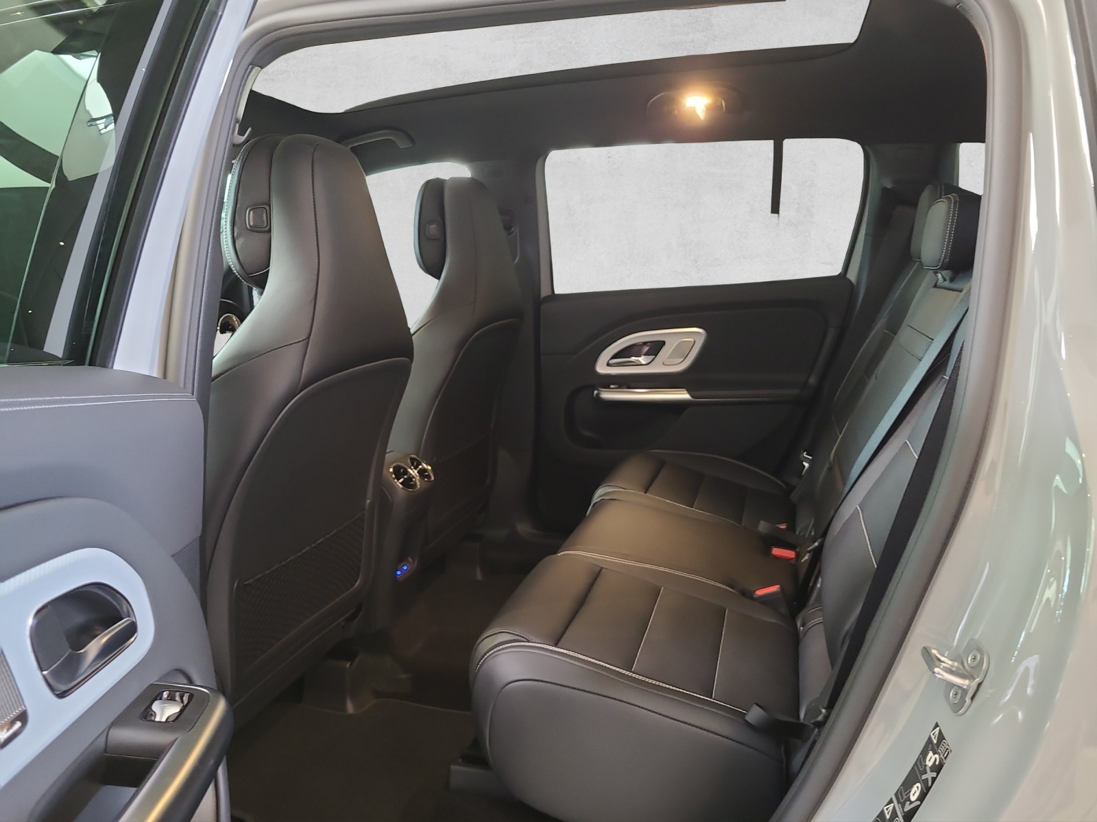 MERCEDES-BENZ GLB 220 4Matic 8G-Tronic - 11