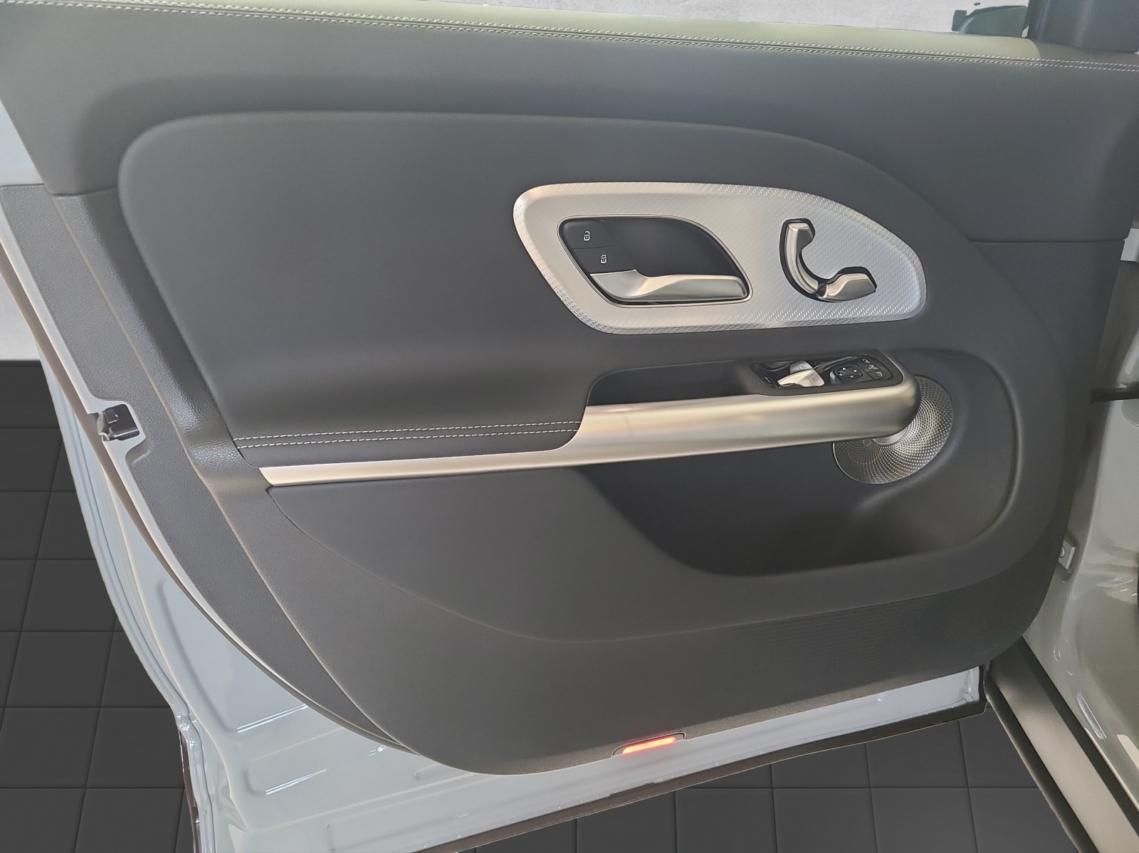 MERCEDES-BENZ GLB 220 4Matic 8G-Tronic - 9