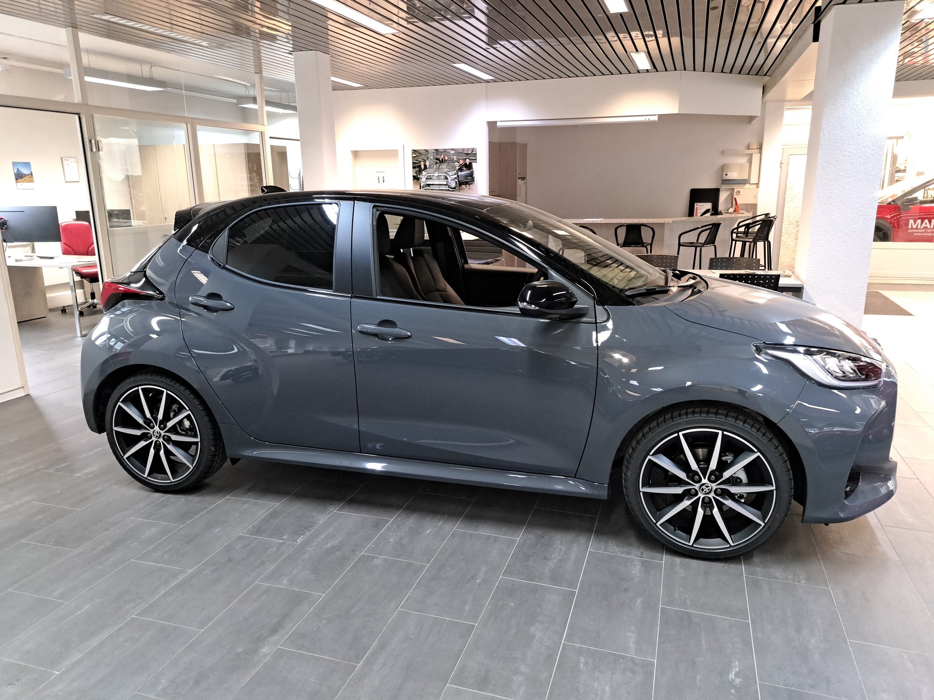 TOYOTA Yaris 1.5 GR Sport e-CVT - 4