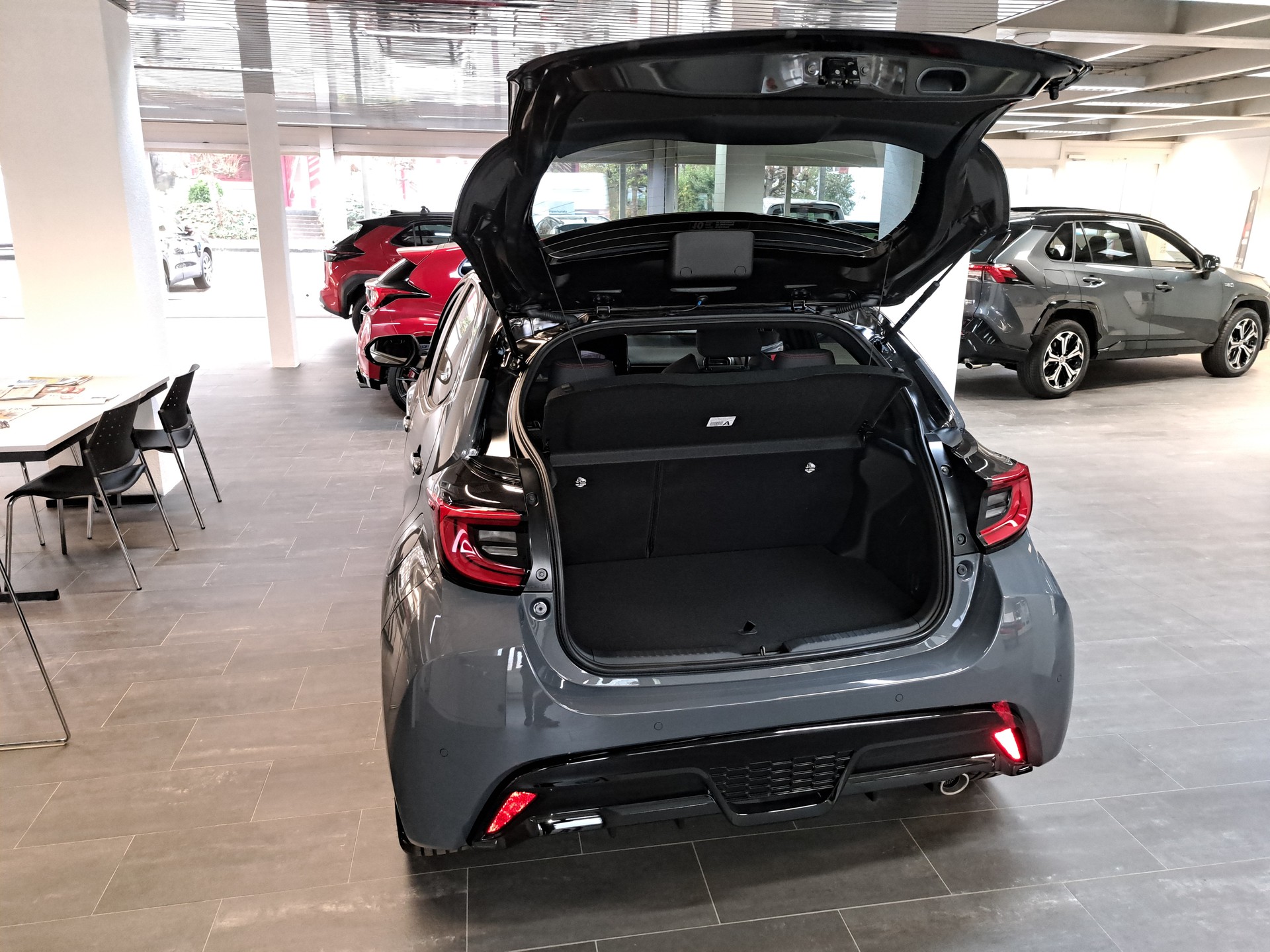 TOYOTA Yaris 1.5 GR Sport e-CVT - 9