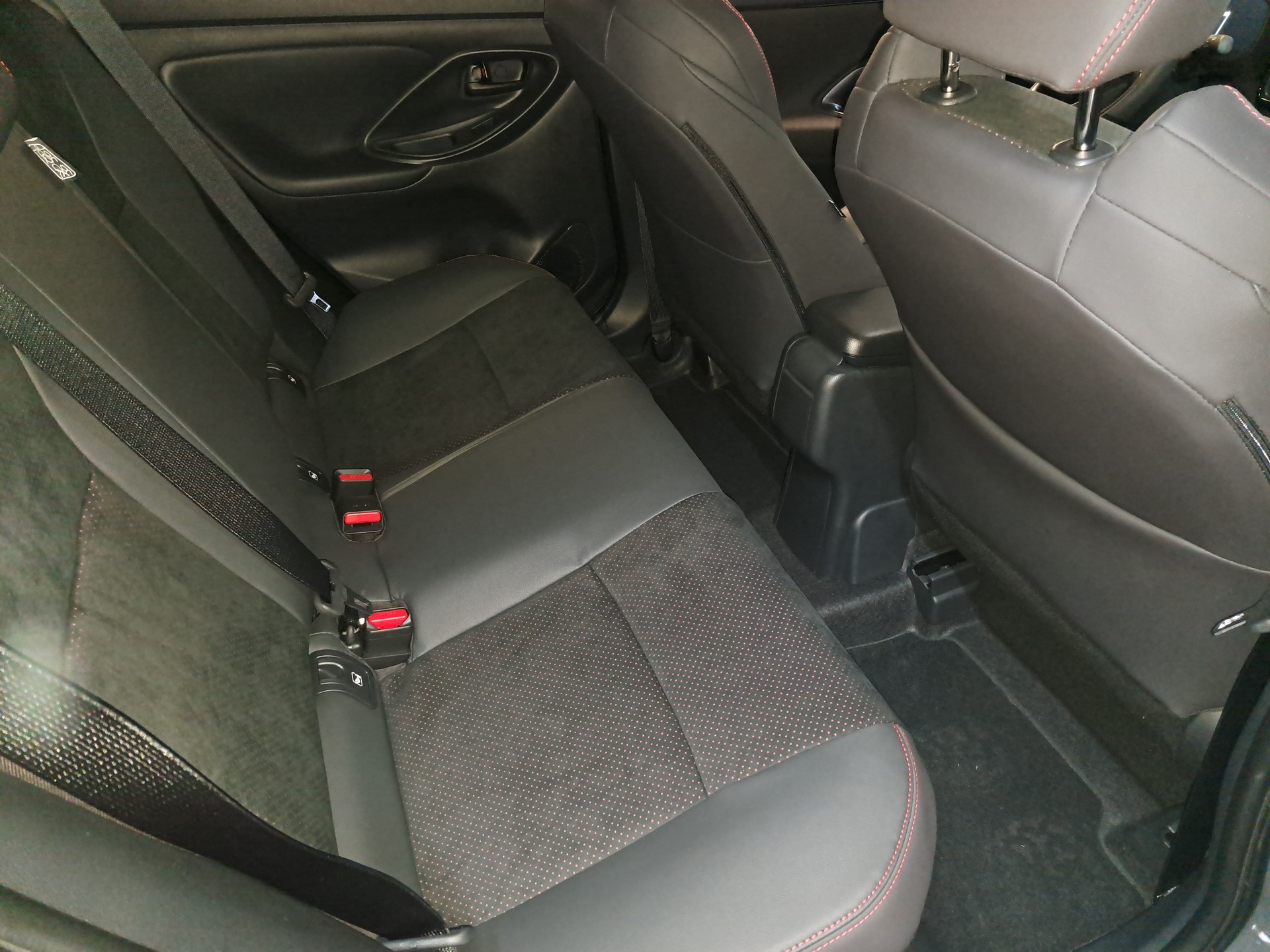 TOYOTA Yaris 1.5 GR Sport e-CVT - 7