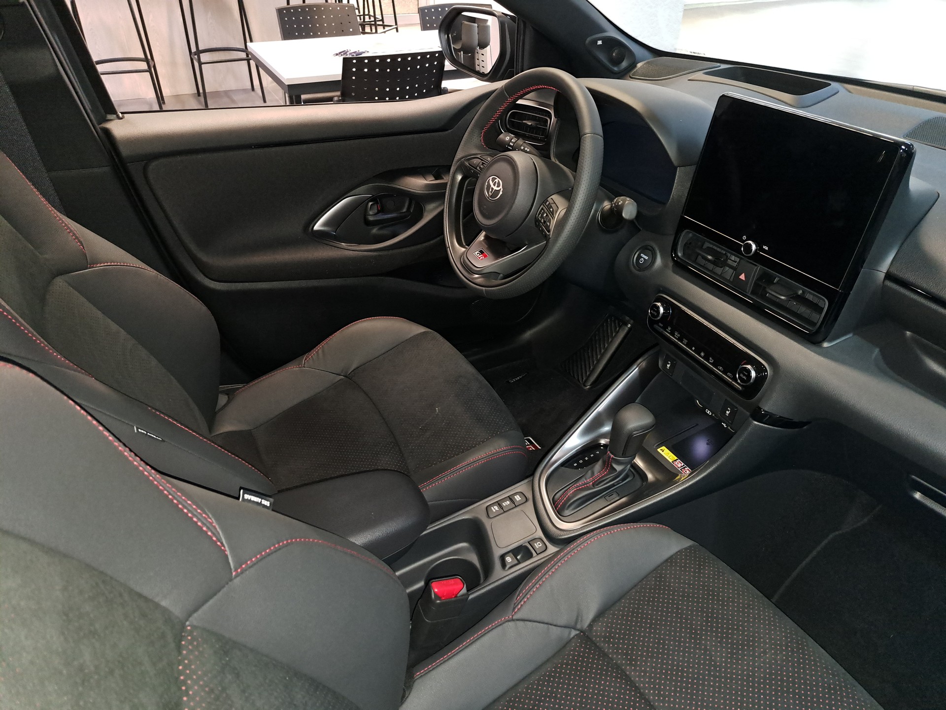 TOYOTA Yaris 1.5 GR Sport e-CVT - 5