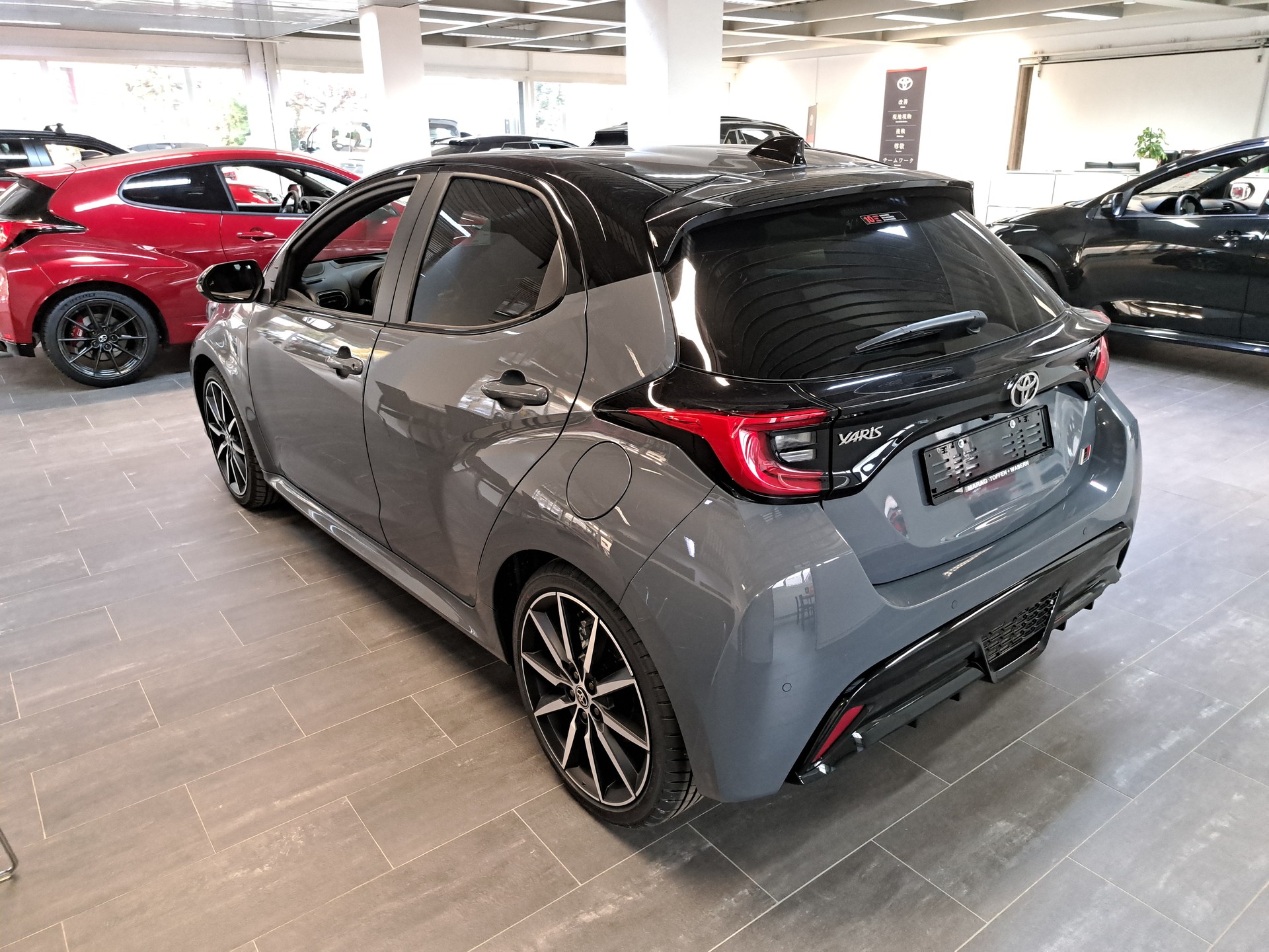 TOYOTA Yaris 1.5 GR Sport e-CVT - 10