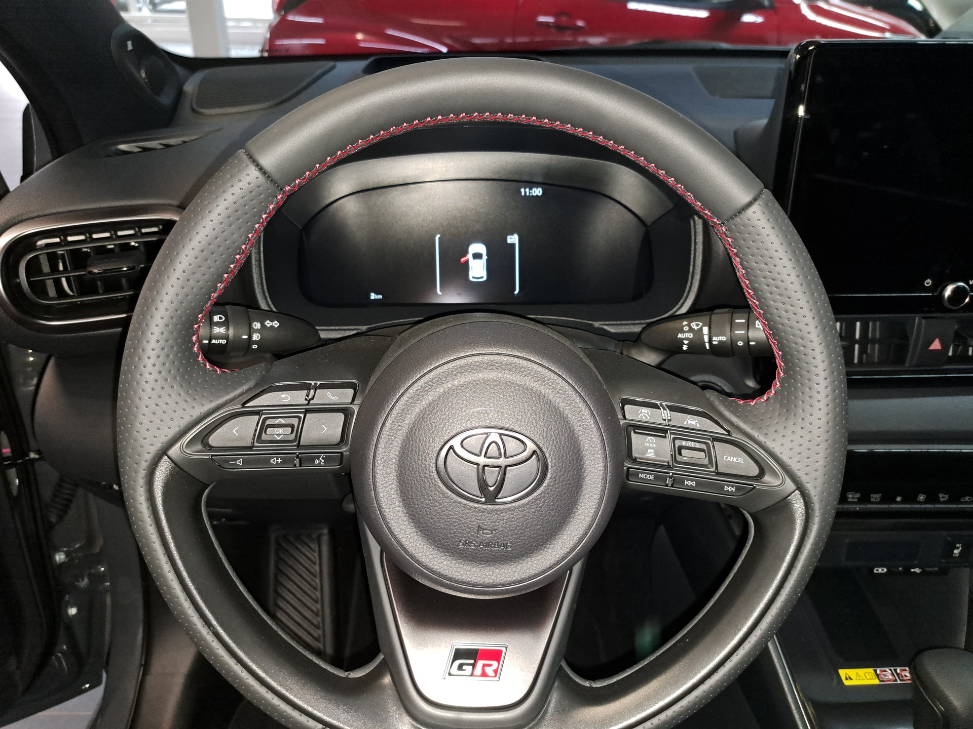 TOYOTA Yaris 1.5 GR Sport e-CVT - 11