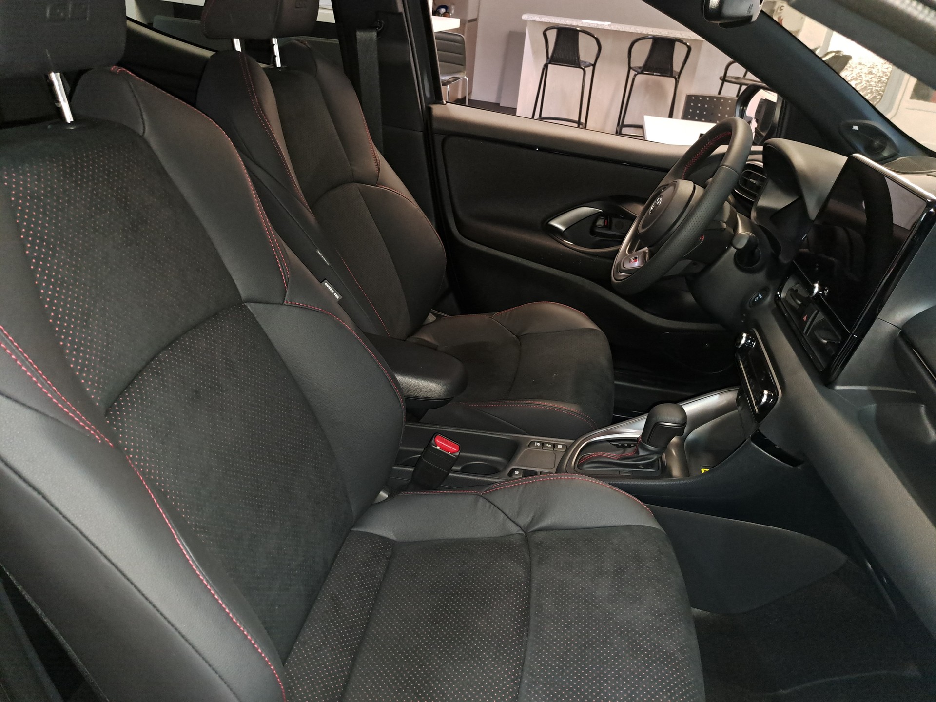 TOYOTA Yaris 1.5 GR Sport e-CVT - 6