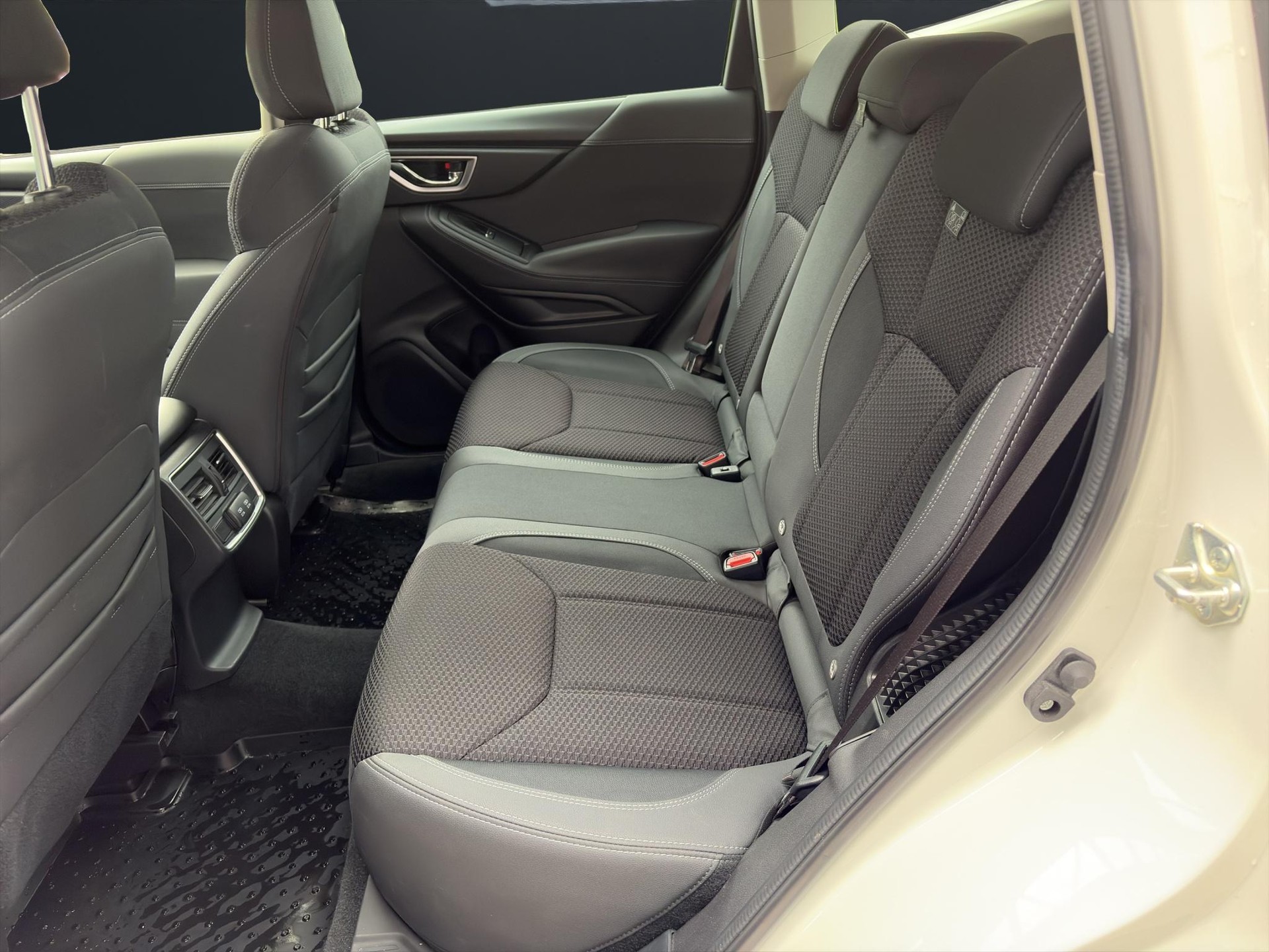 SUBARU Forester Station 2.0i e-Boxer Swiss Plus - 12