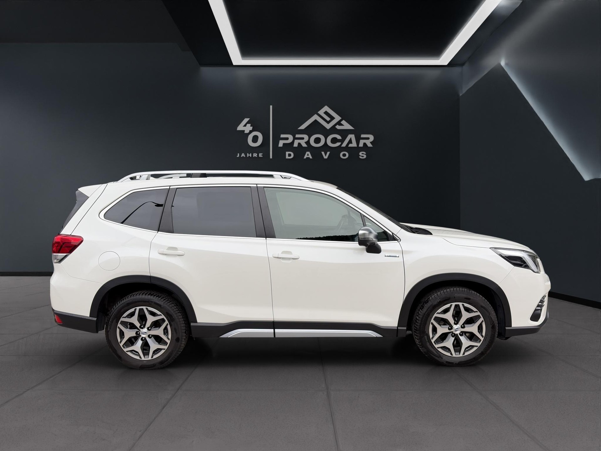 SUBARU Forester Station 2.0i e-Boxer Swiss Plus - 2