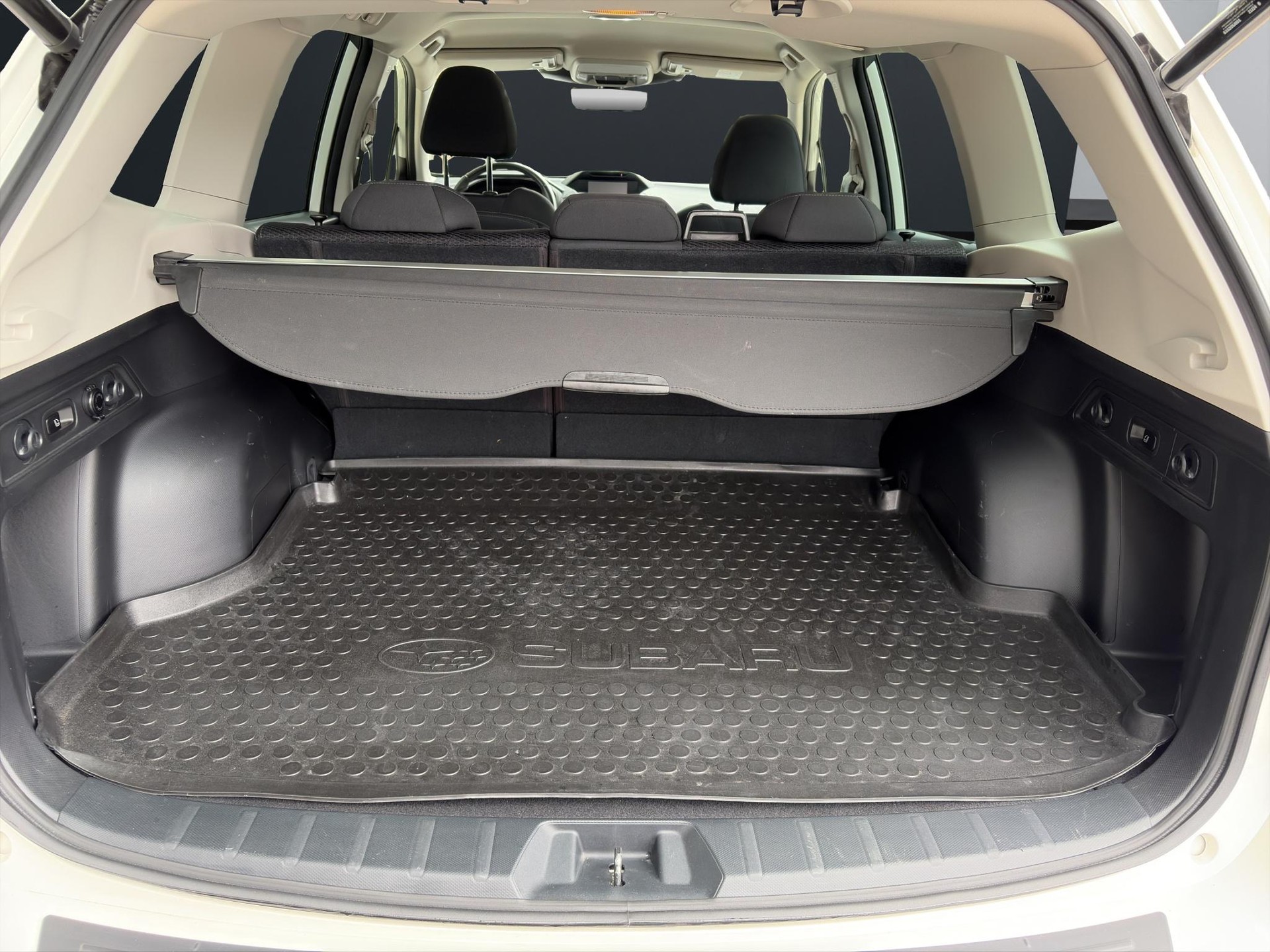 SUBARU Forester Station 2.0i e-Boxer Swiss Plus - 13