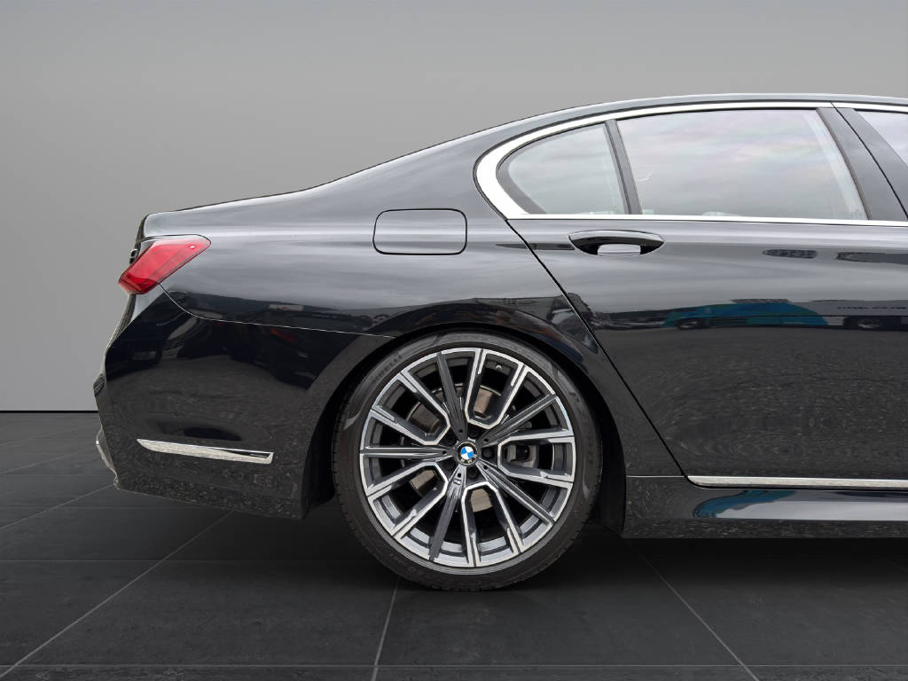 BMW 740d xDrive SAG - 17
