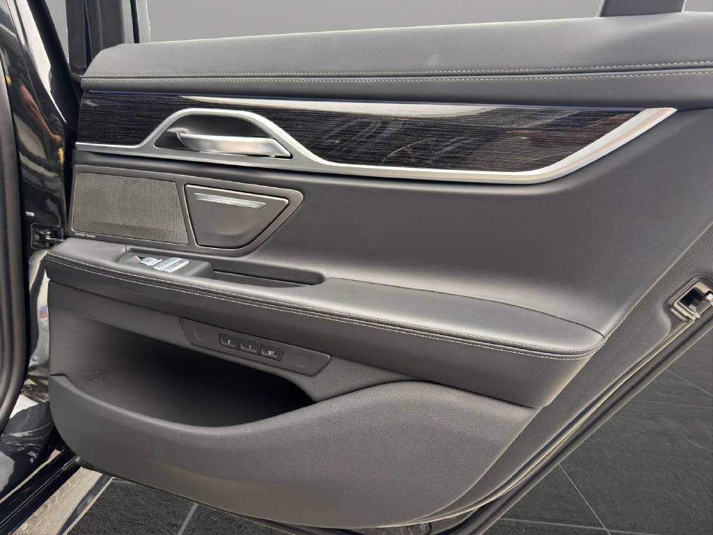 BMW 740d xDrive SAG - 16