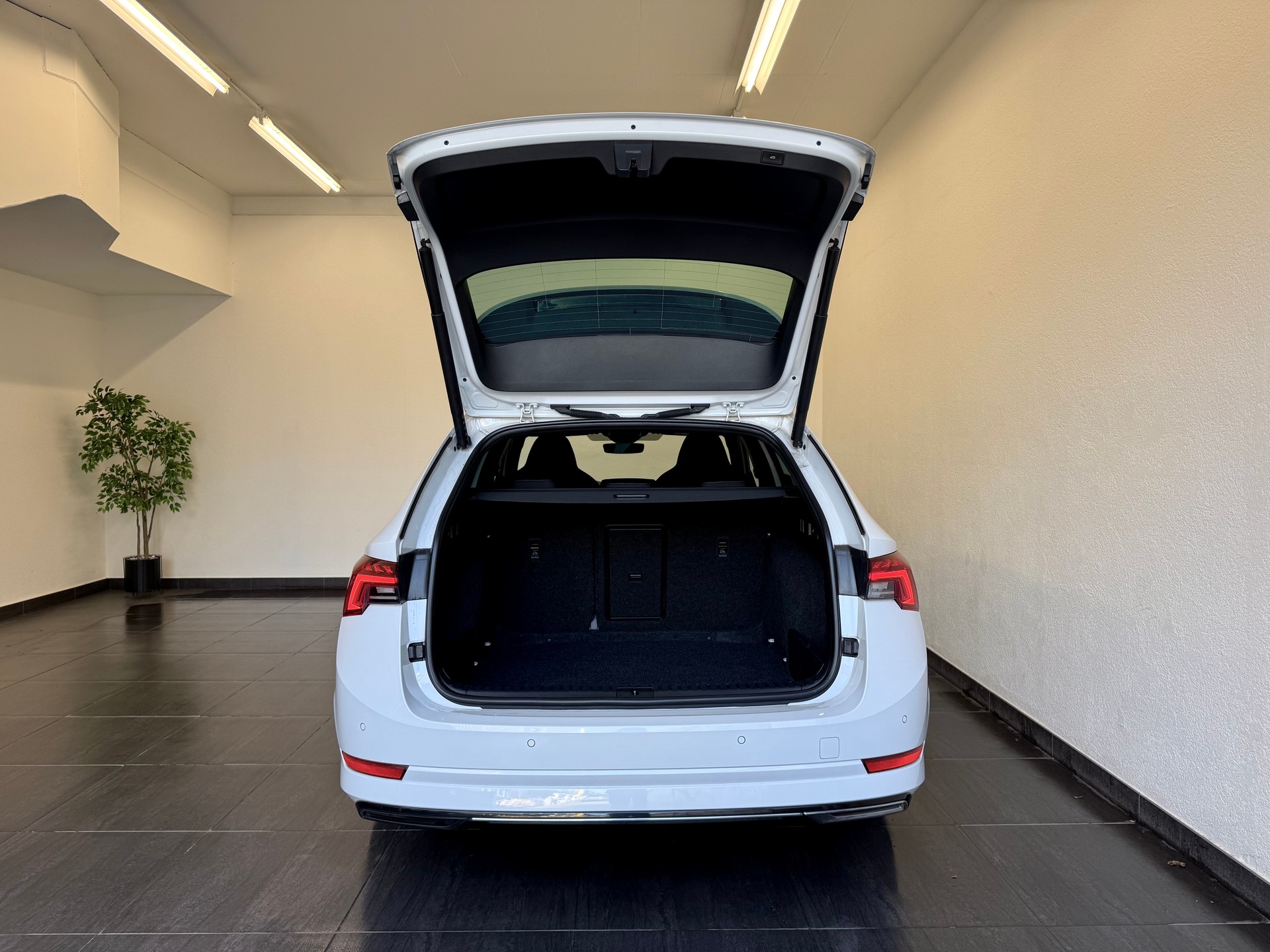 SKODA Octavia Combi 2.0 TSI SportLine DSG 4x4 - 12