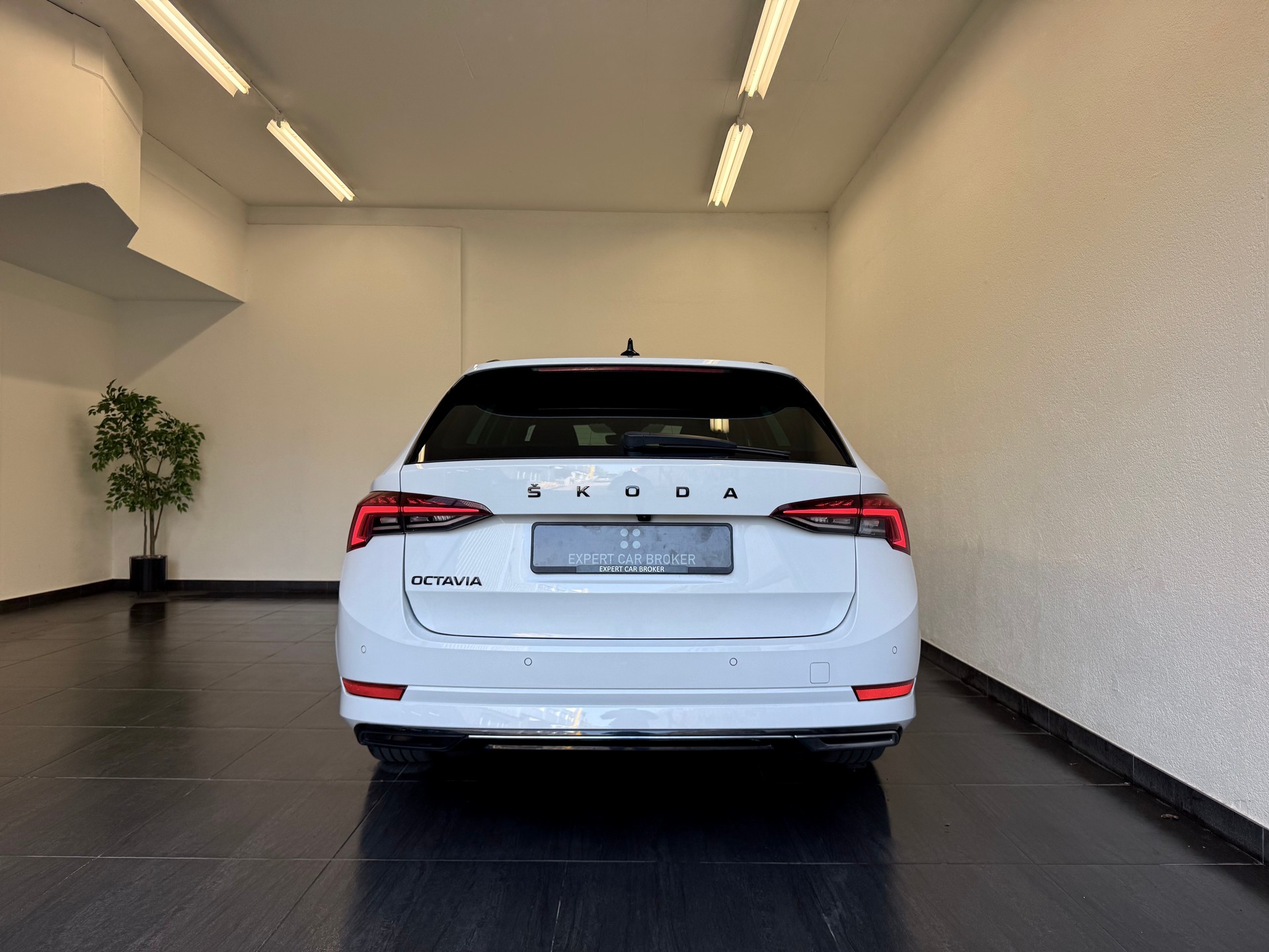 SKODA Octavia Combi 2.0 TSI SportLine DSG 4x4 - 11