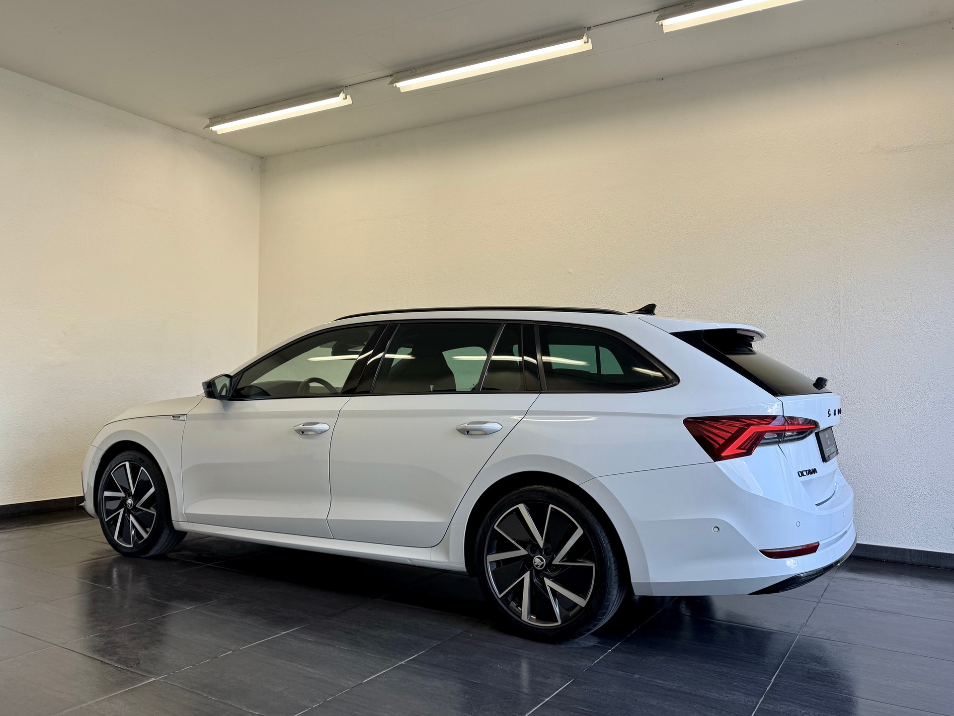 SKODA Octavia Combi 2.0 TSI SportLine DSG 4x4 - 8