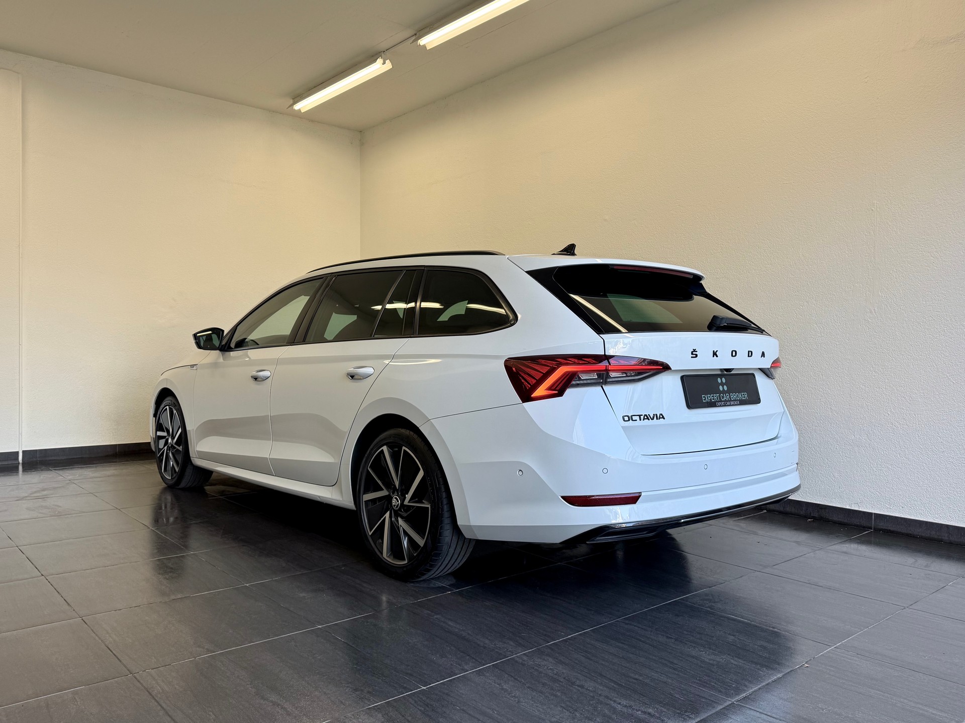 SKODA Octavia Combi 2.0 TSI SportLine DSG 4x4 - 10