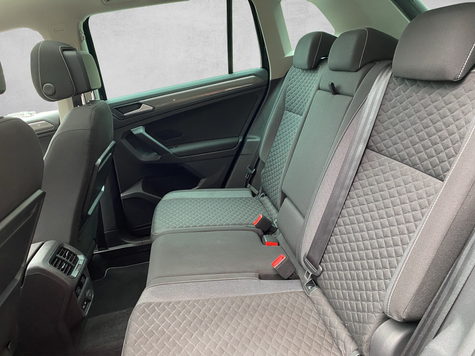 VW Tiguan 2.0 TDI SCR Comfortline 4Motion DSG - 17