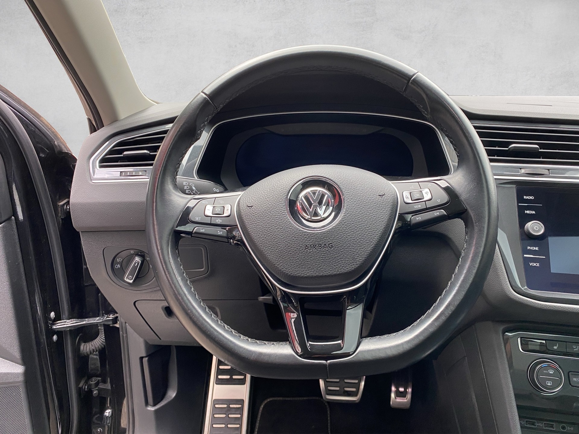 VW Tiguan 2.0 TDI SCR Comfortline 4Motion DSG - 9