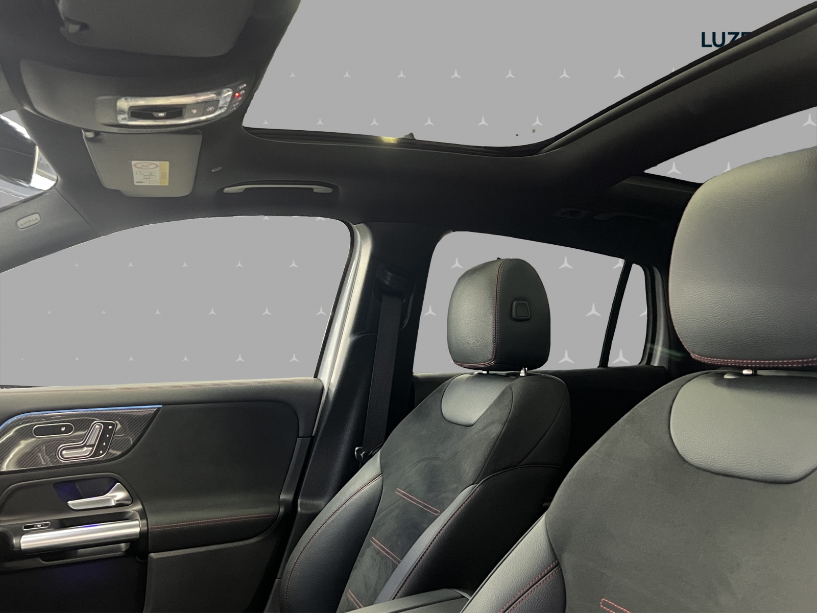 MERCEDES-BENZ GLA 220 4Matic 8G-DCT - 11