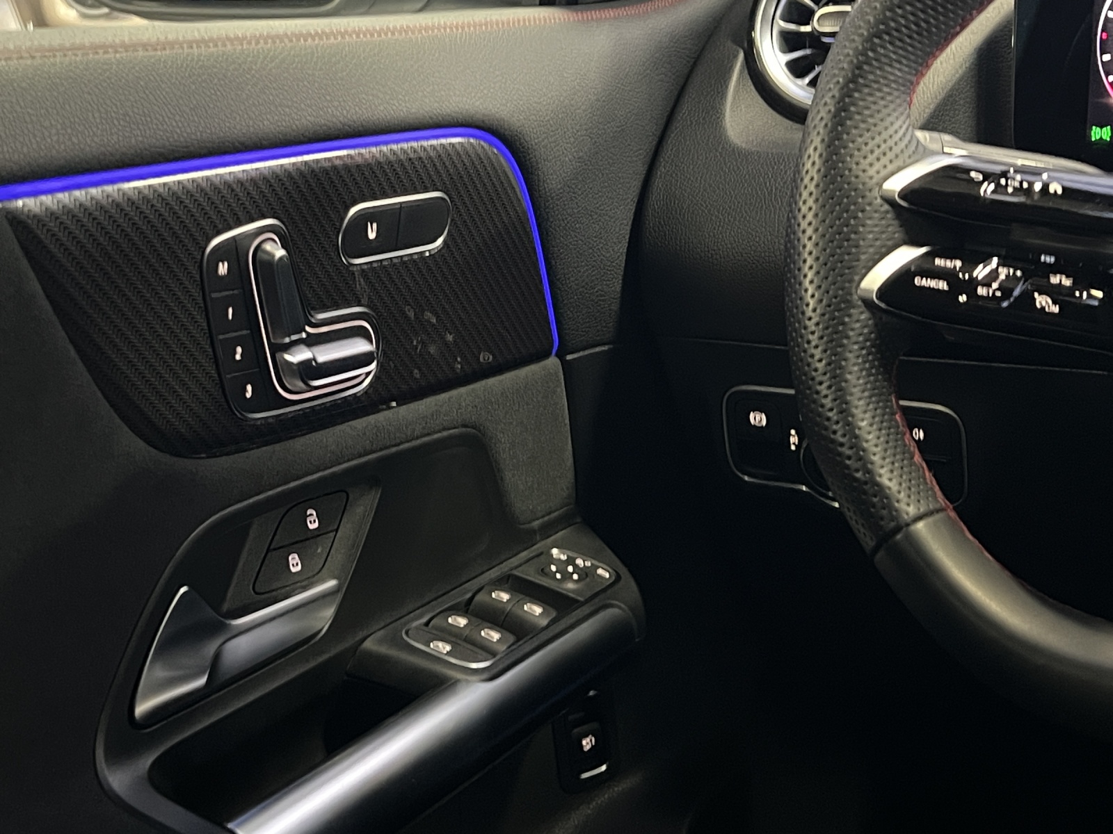 MERCEDES-BENZ GLA 220 4Matic 8G-DCT - 15