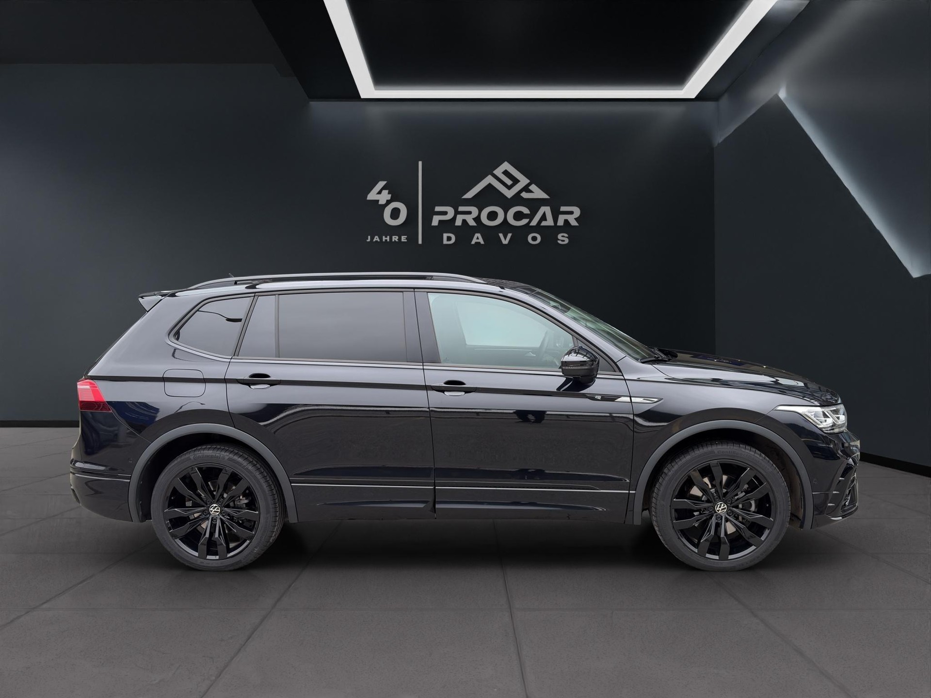 VW Tiguan Allspace 2.0 TSI R-Line DSG - 2