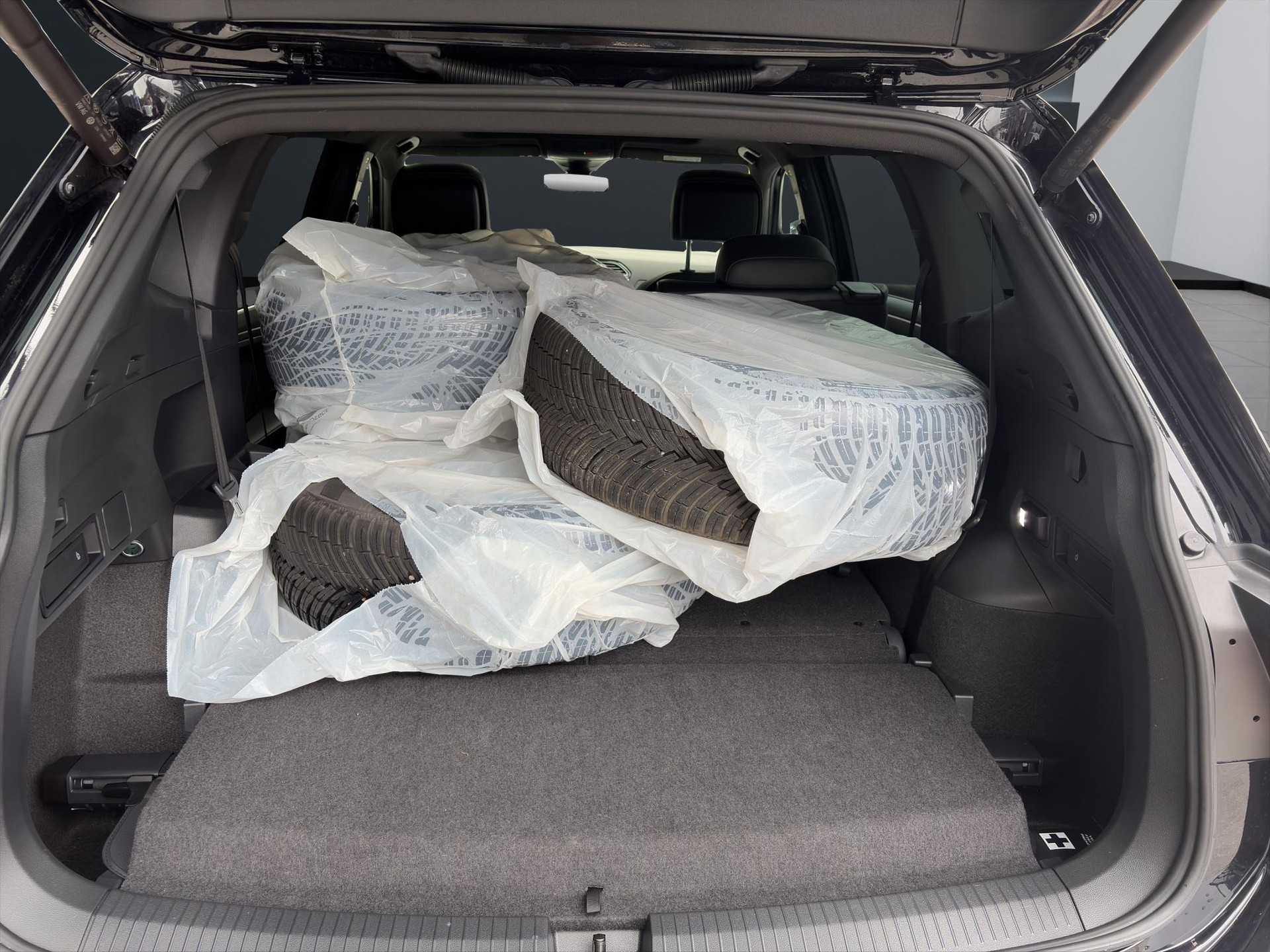 VW Tiguan Allspace 2.0 TSI R-Line DSG - 13