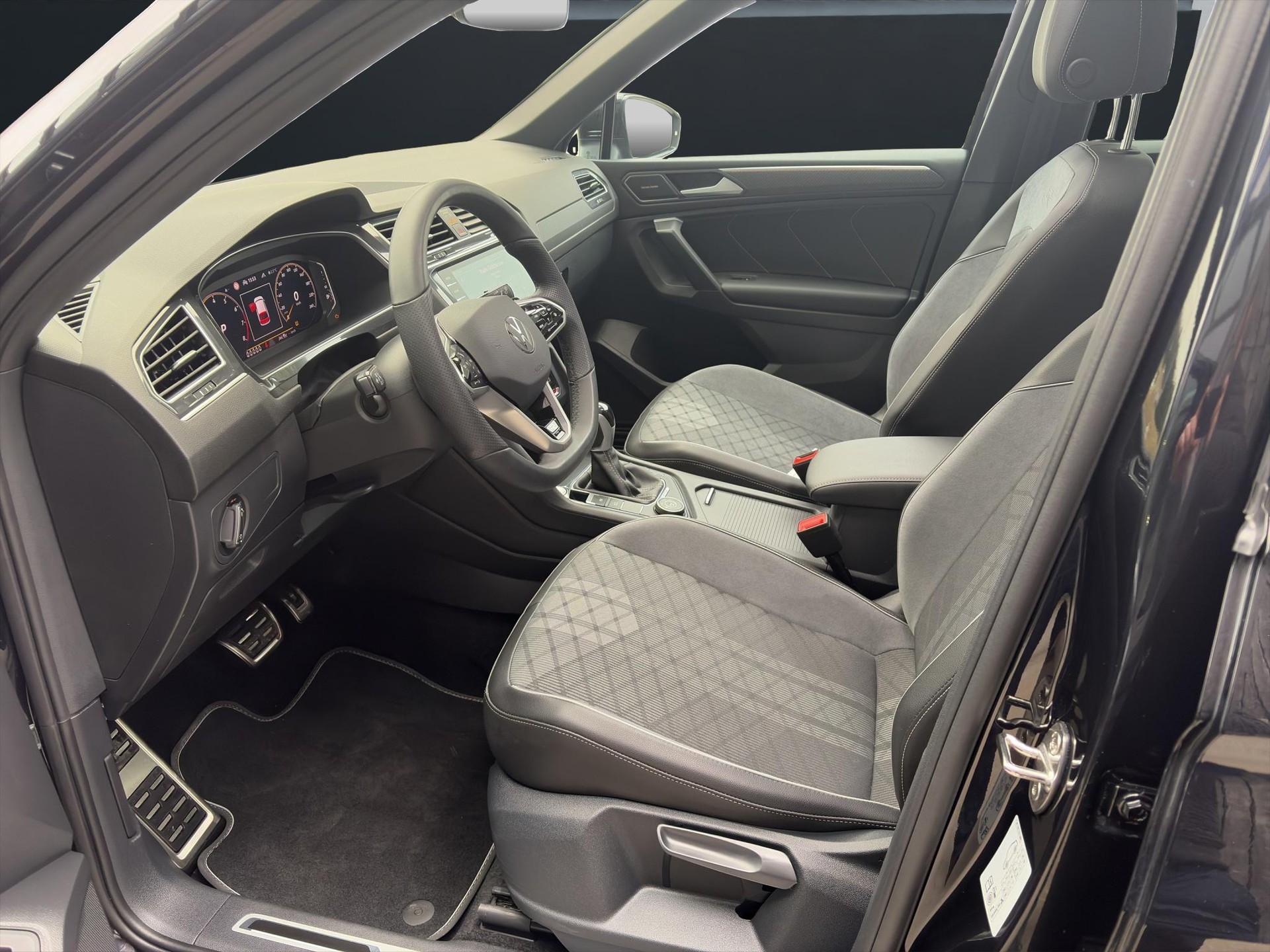 VW Tiguan Allspace 2.0 TSI R-Line DSG - 7