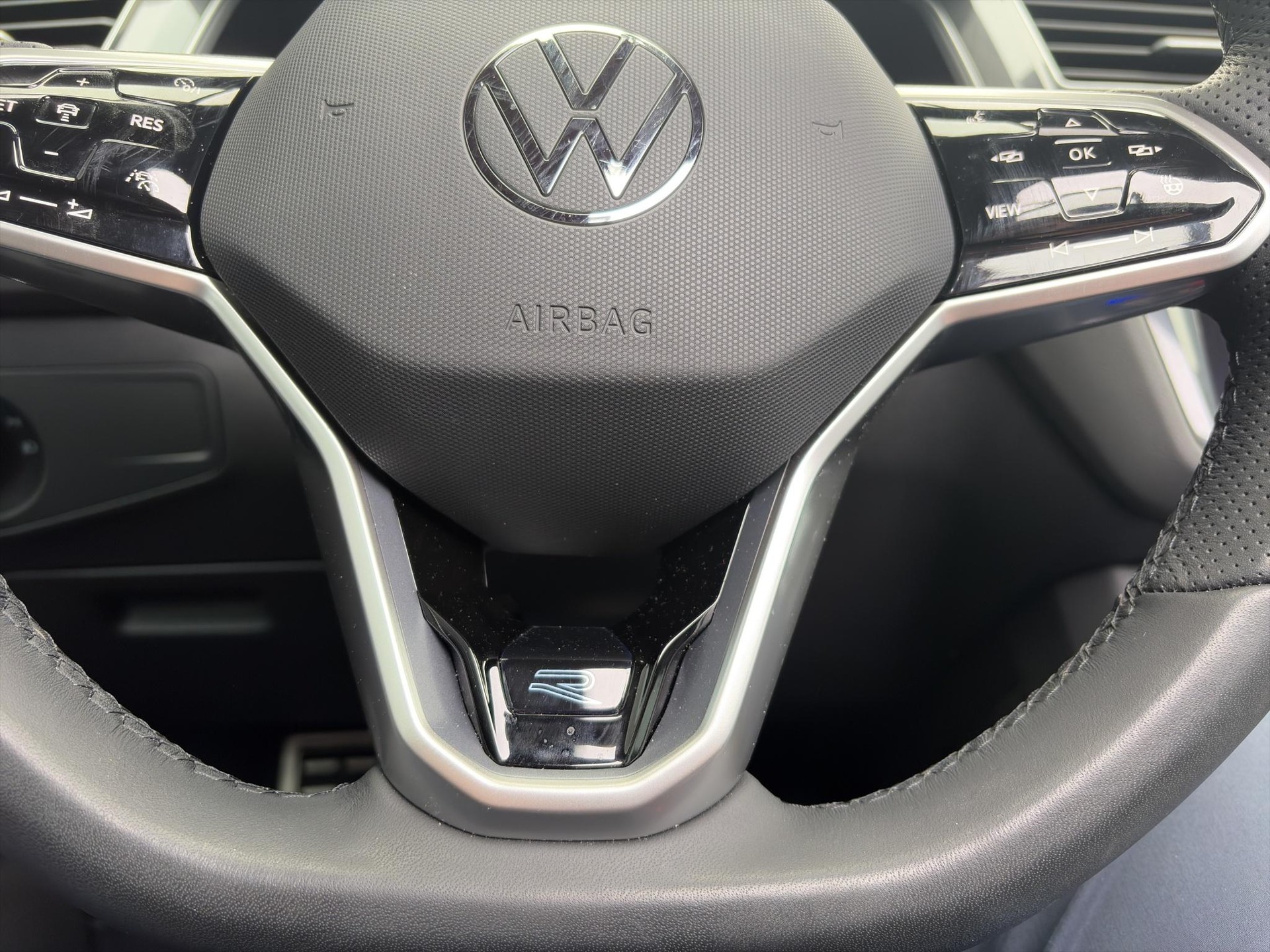 VW Tiguan Allspace 2.0 TSI R-Line DSG - 14