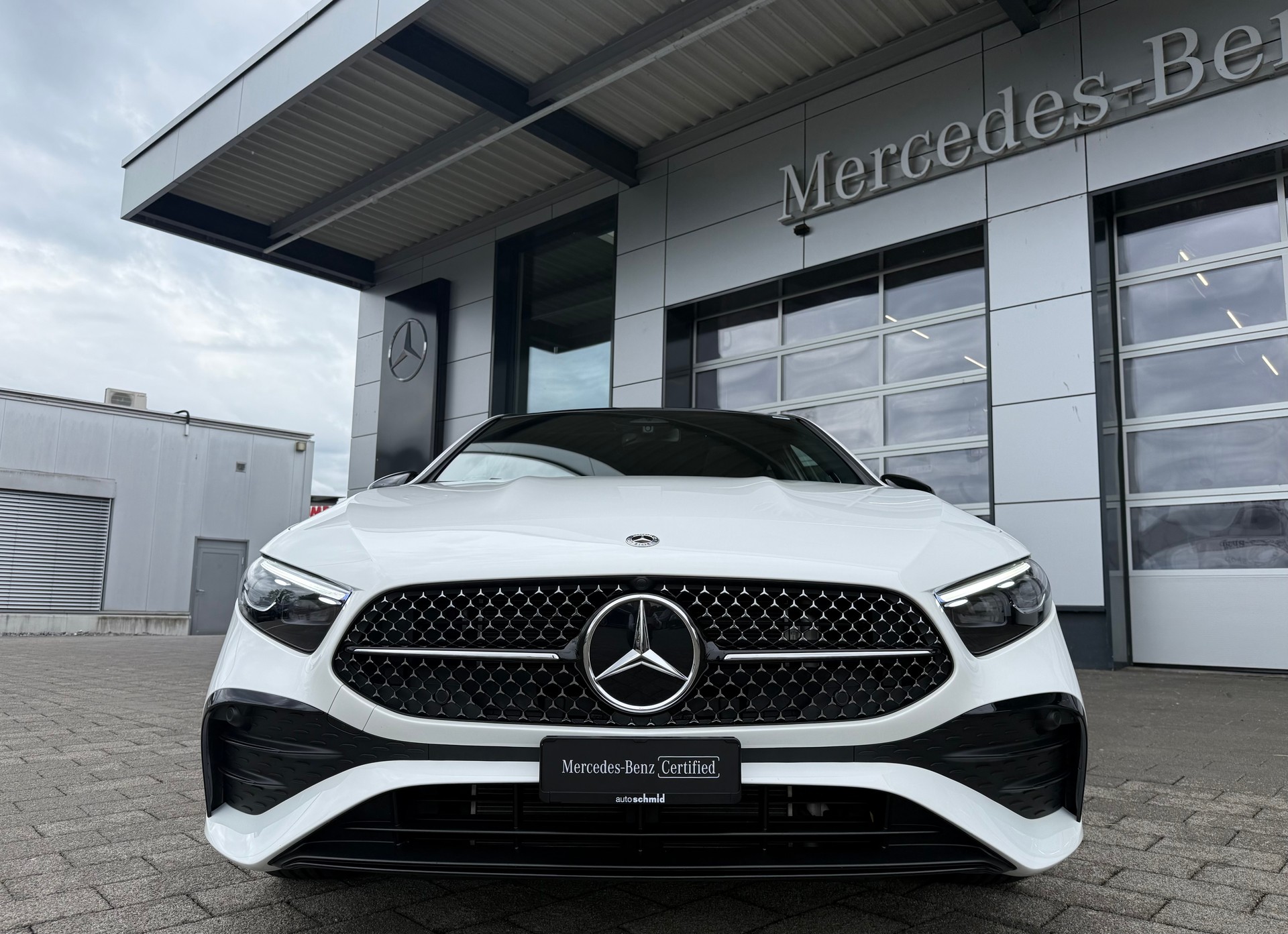 MERCEDES-BENZ A 250 e AMG Line 8G-DCT - 3