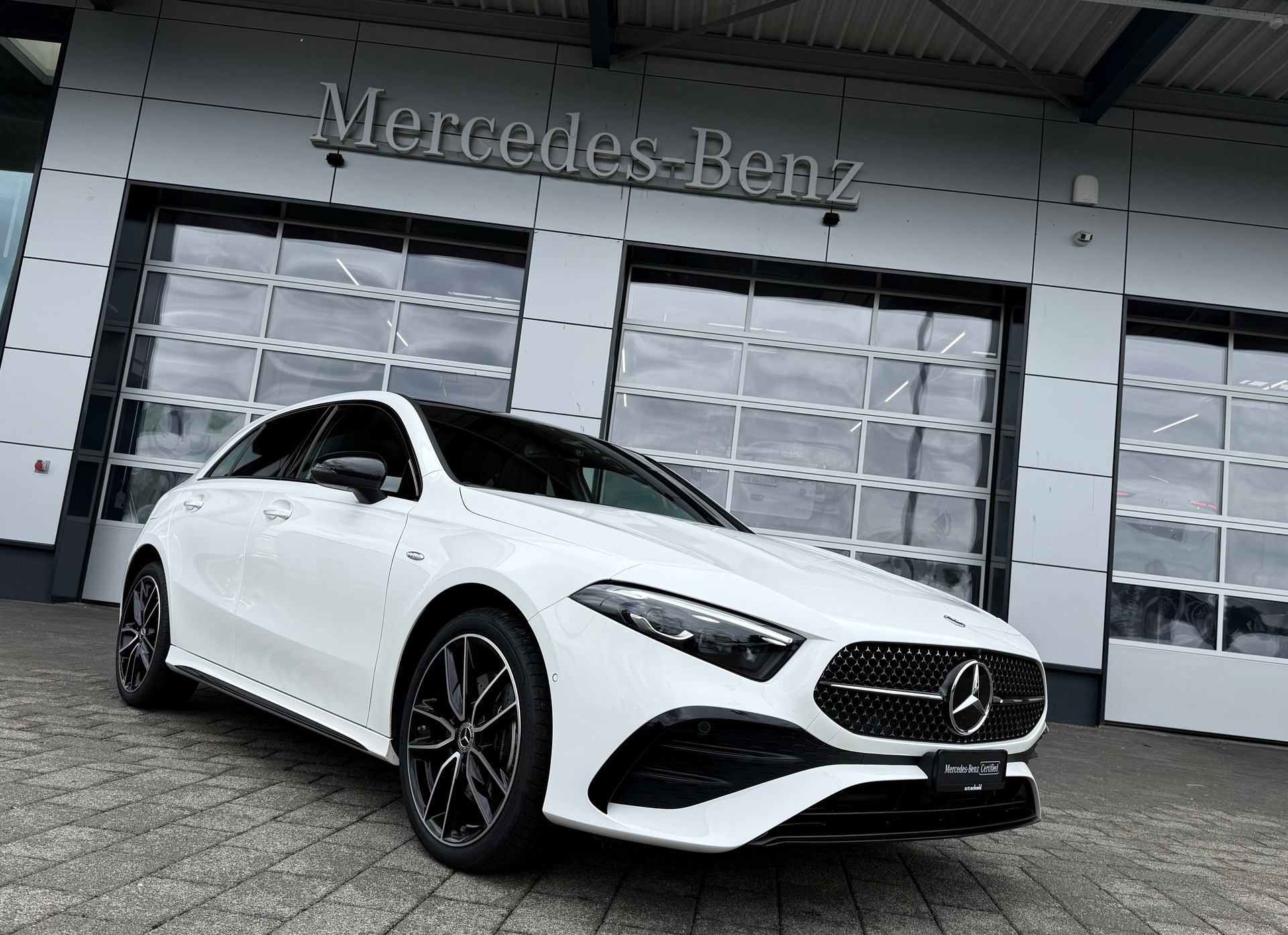MERCEDES-BENZ A 250 e AMG Line 8G-DCT