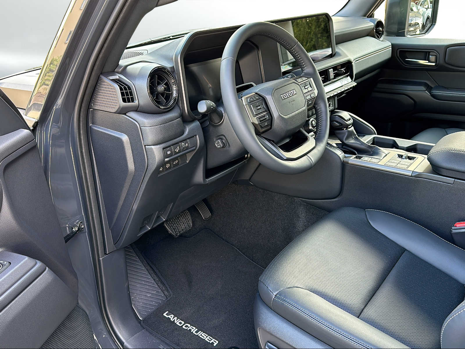 TOYOTA Land Cruiser 2.8D 48V Style - 6