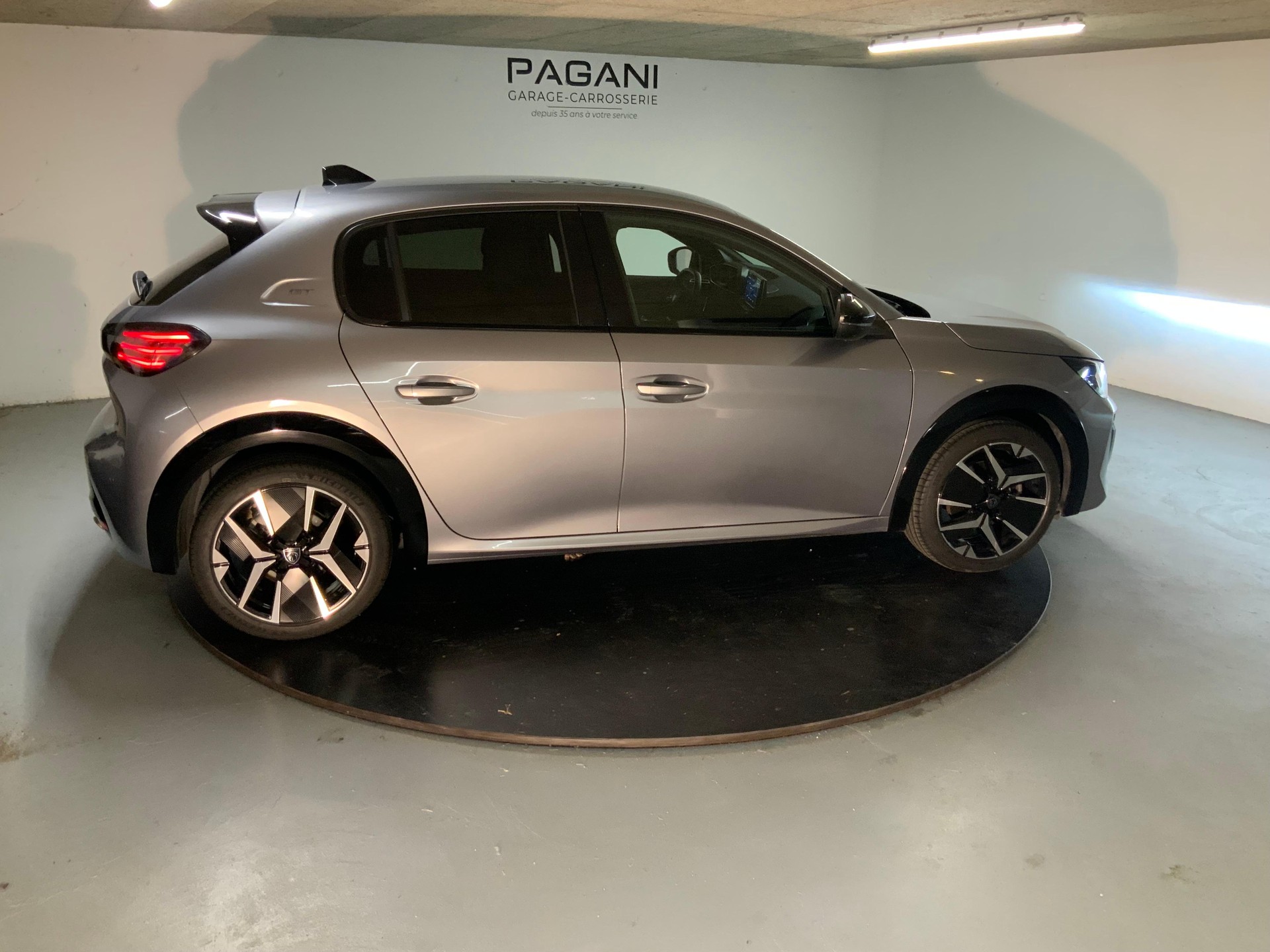 PEUGEOT 208 1.2 Hybrid 145 GT - 5