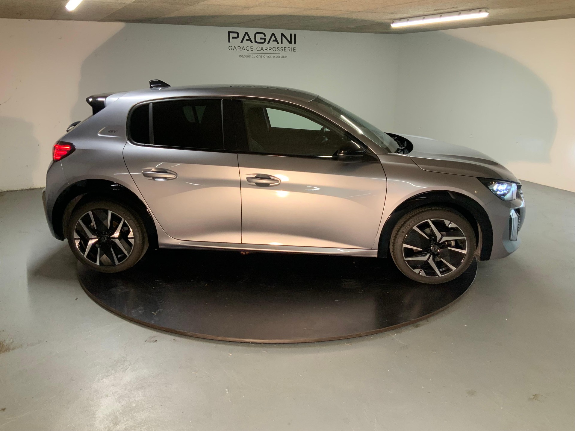 PEUGEOT 208 1.2 Hybrid 145 GT - 2