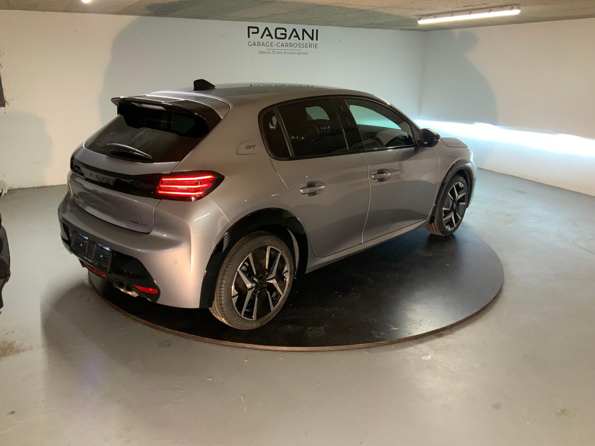 PEUGEOT 208 1.2 Hybrid 145 GT - 6