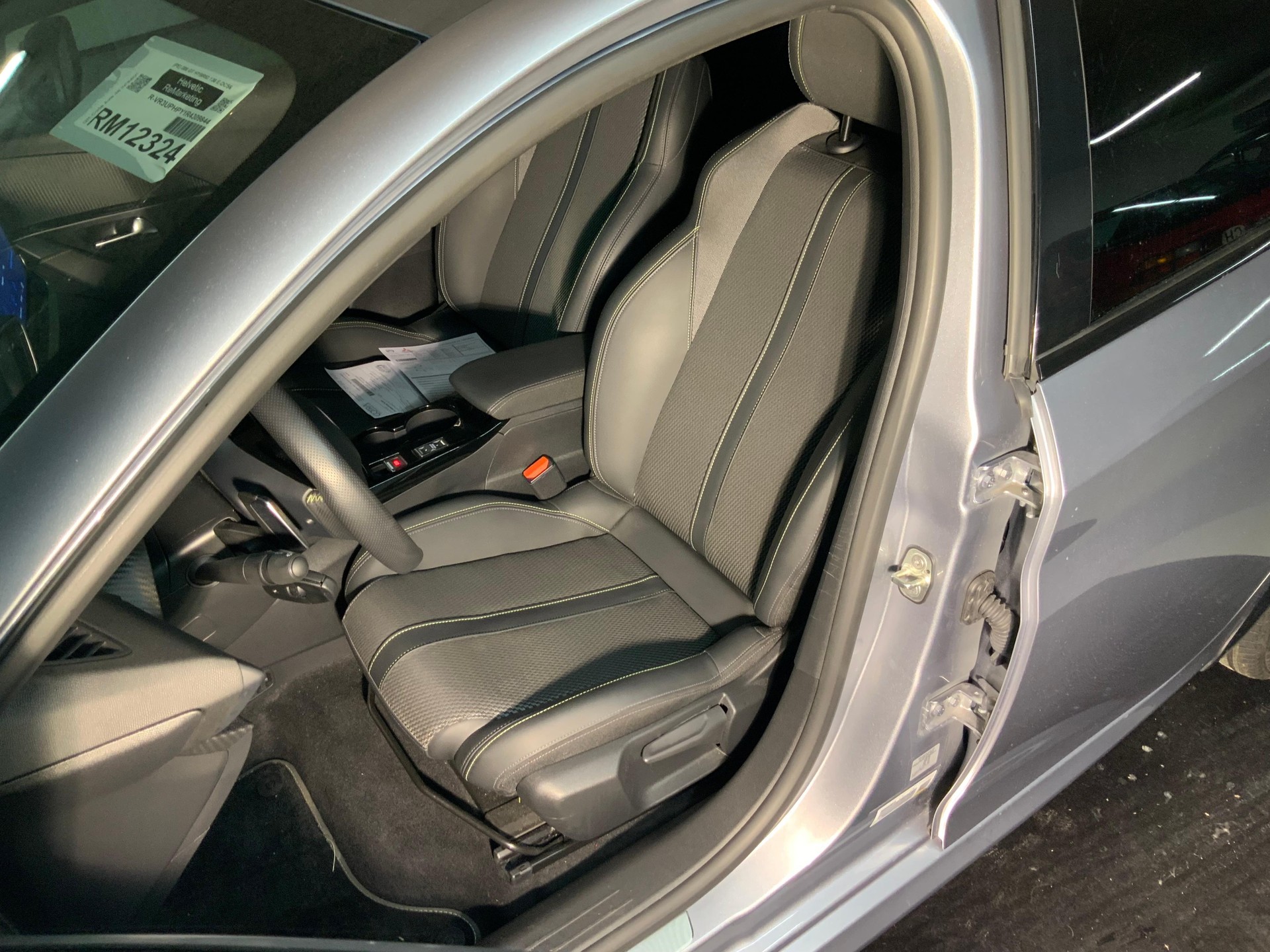 PEUGEOT 208 1.2 Hybrid 145 GT - 10