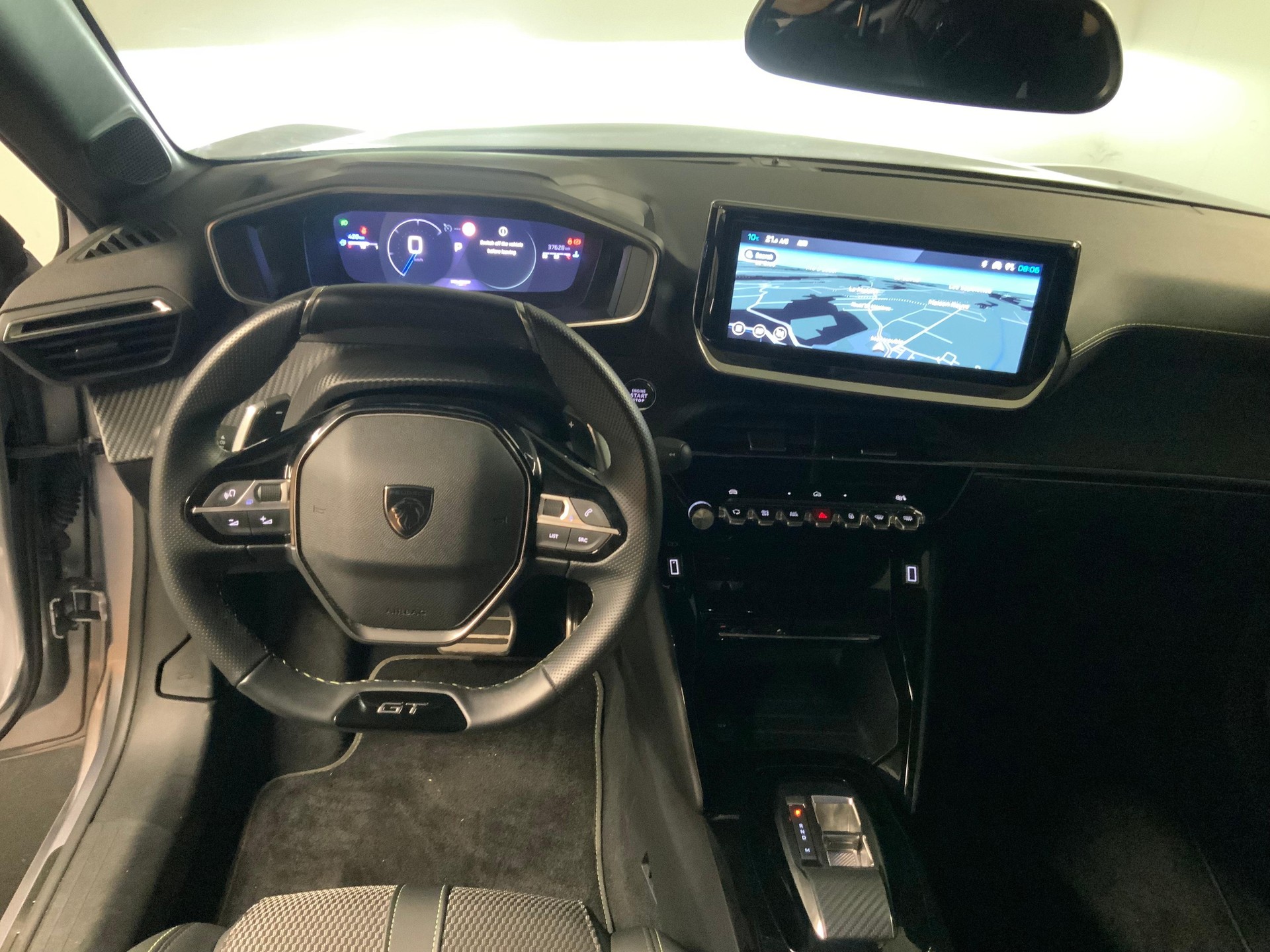 PEUGEOT 208 1.2 Hybrid 145 GT - 8