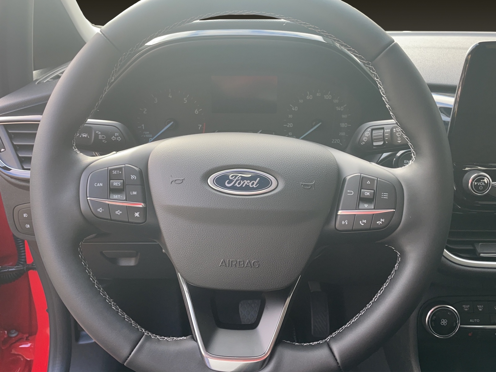 FORD Fiesta 1.0 EcoB Hybrid Titanium - 10