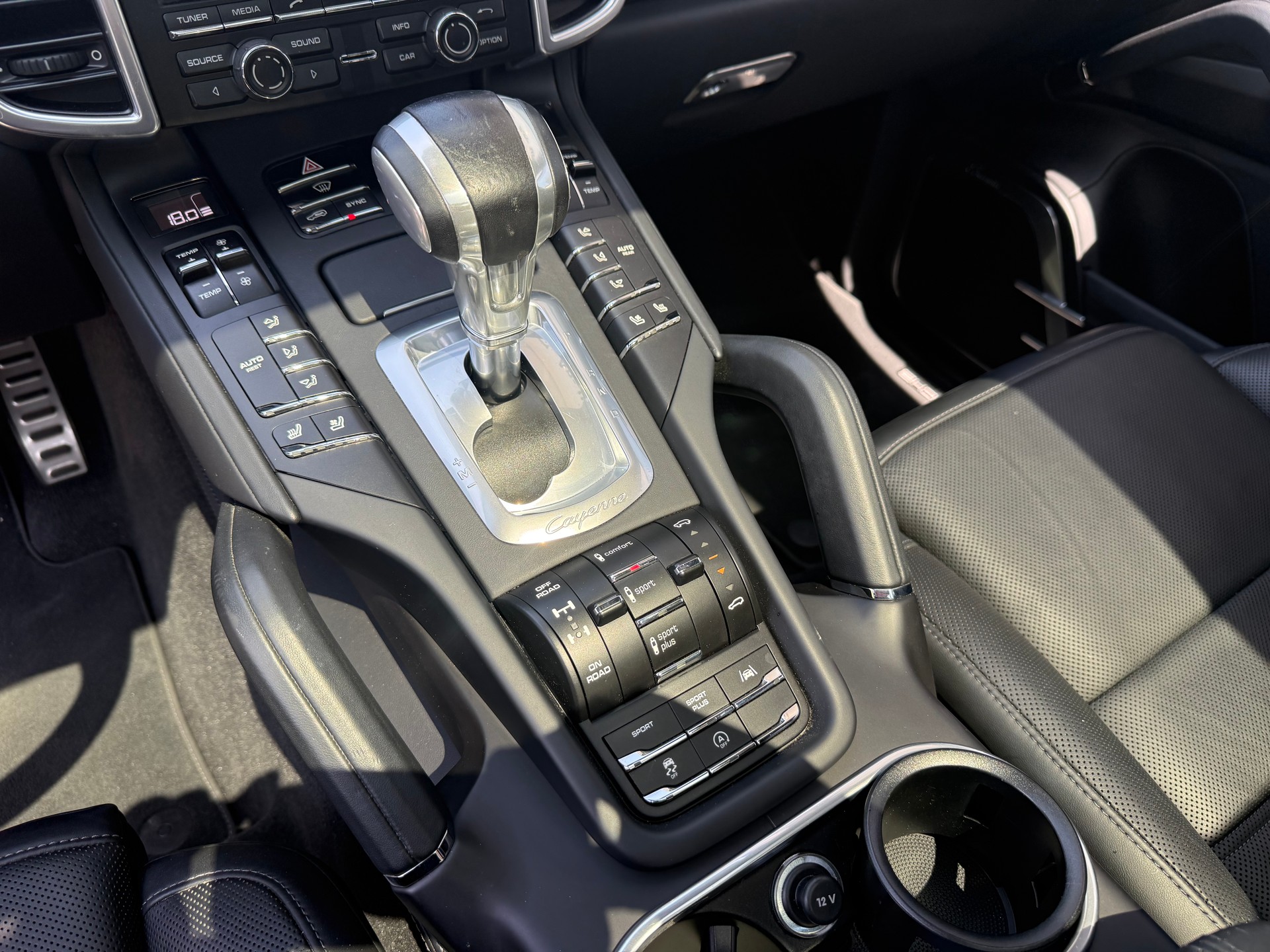 PORSCHE Cayenne Turbo - 12