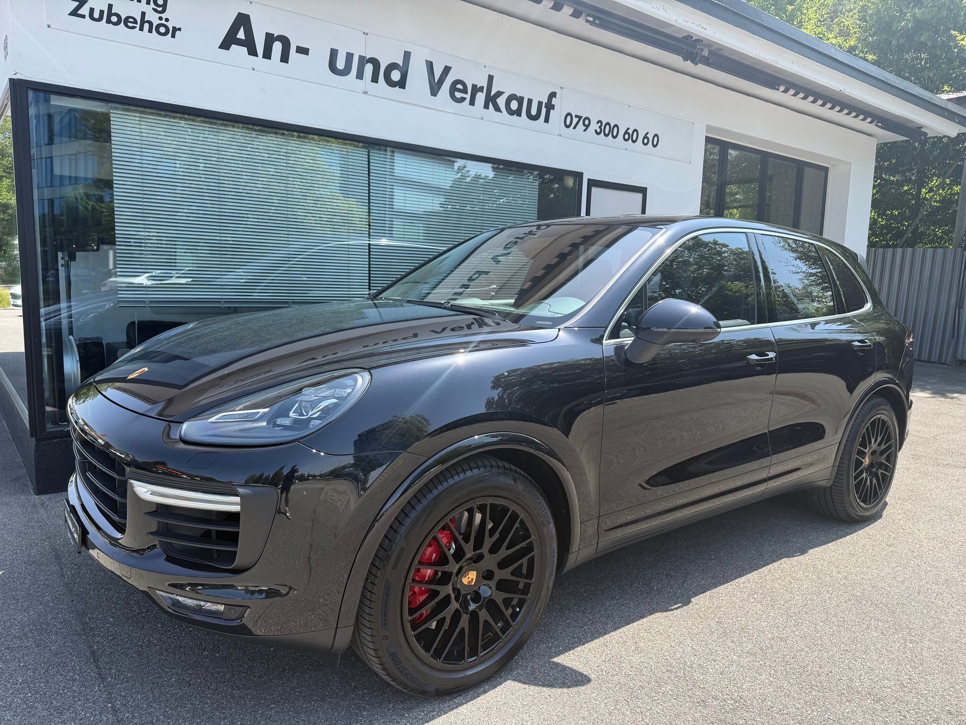 PORSCHE Cayenne Turbo - 1