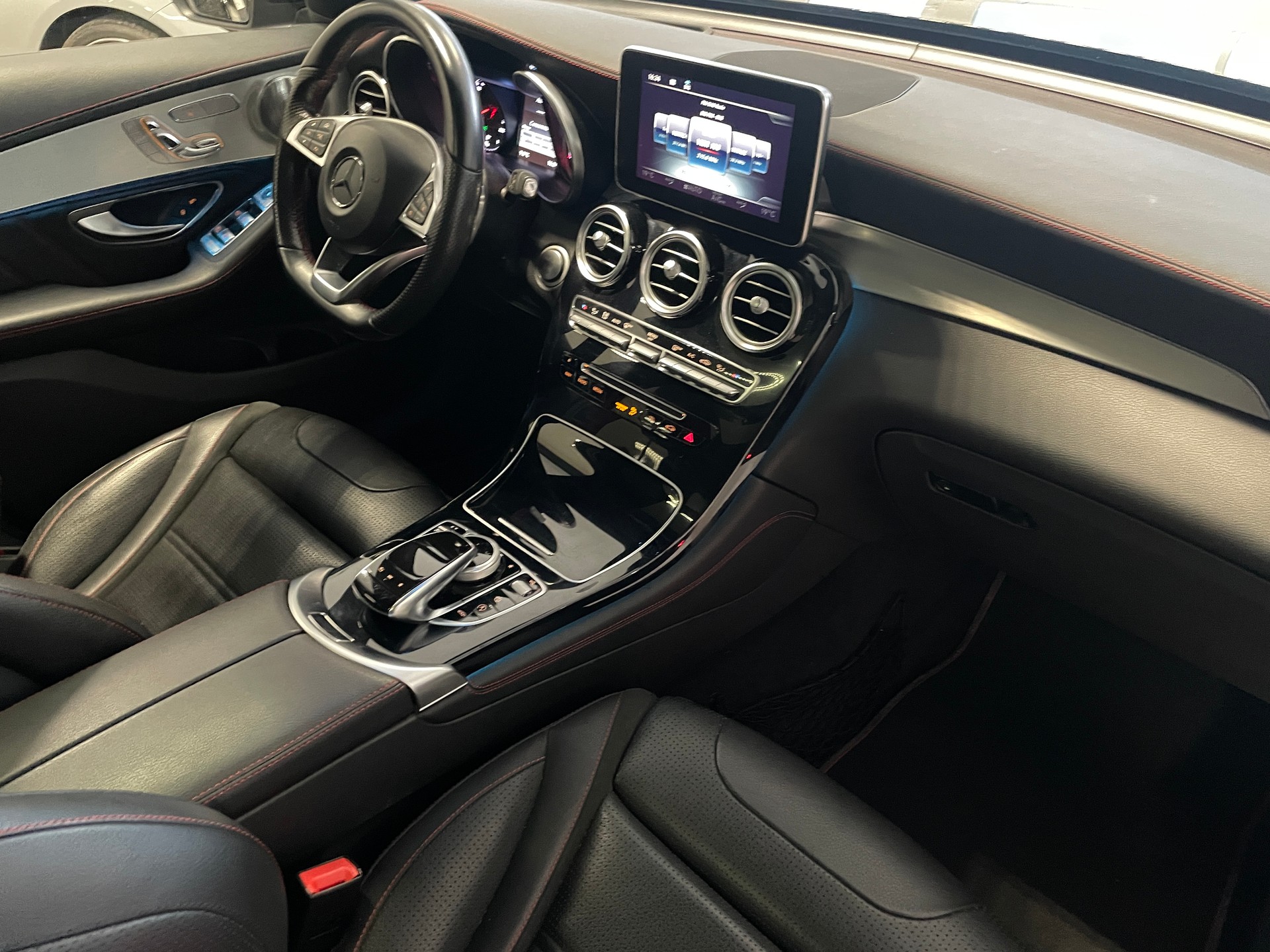 MERCEDES-BENZ GLC 43 AMG 4Matic 9G-Tronic - 25