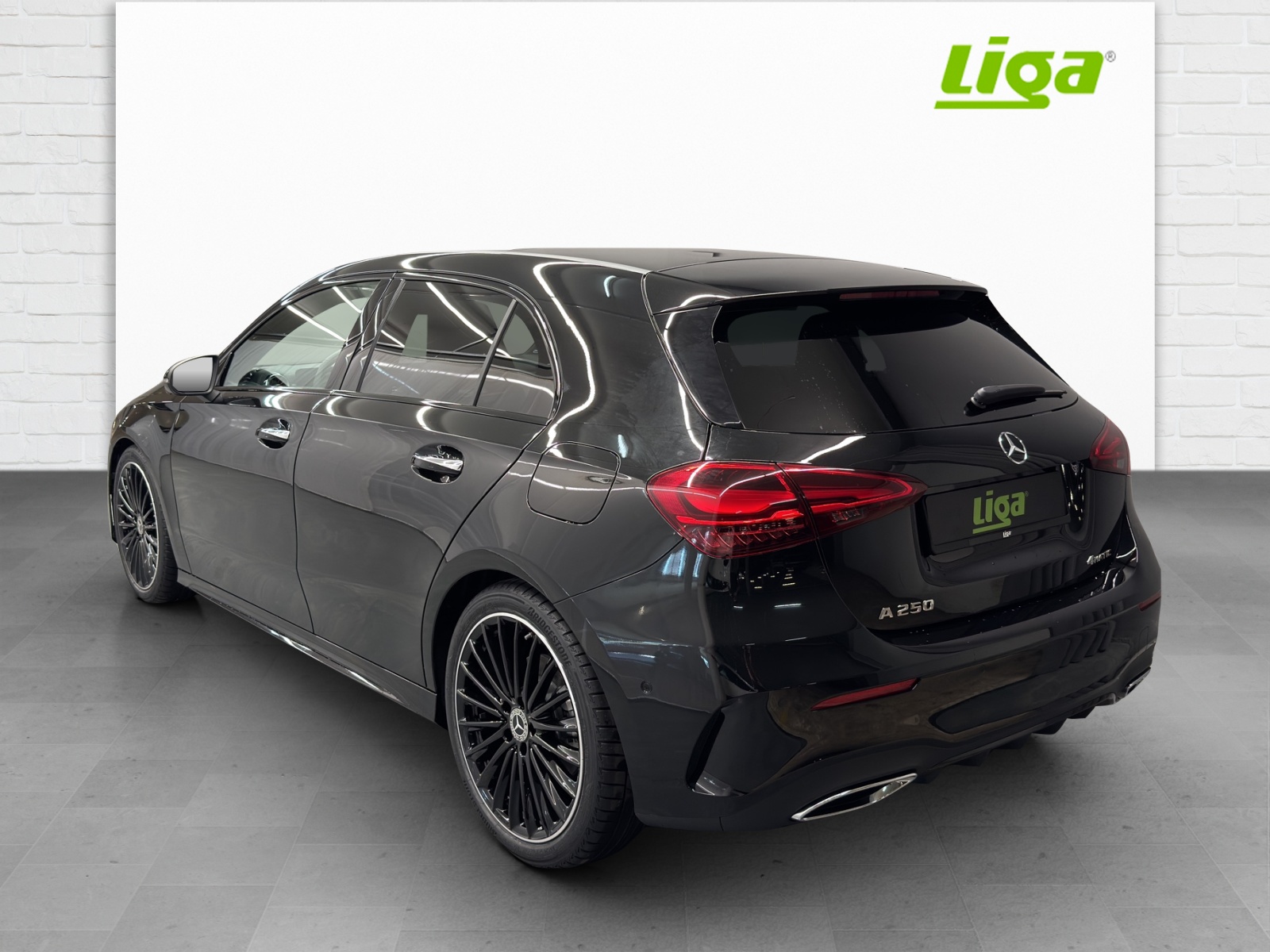 MERCEDES-BENZ A 250 AMG Line 4Matic - 4