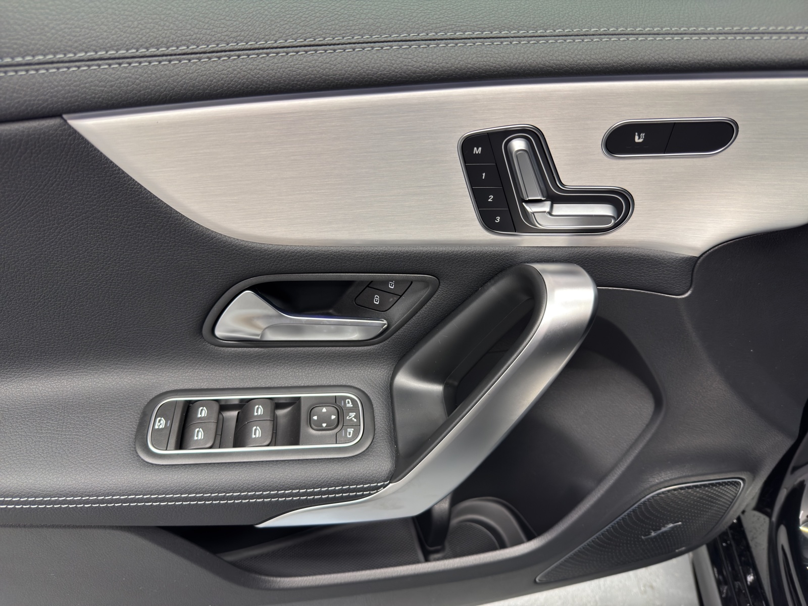 MERCEDES-BENZ A 250 AMG Line 4Matic - 12