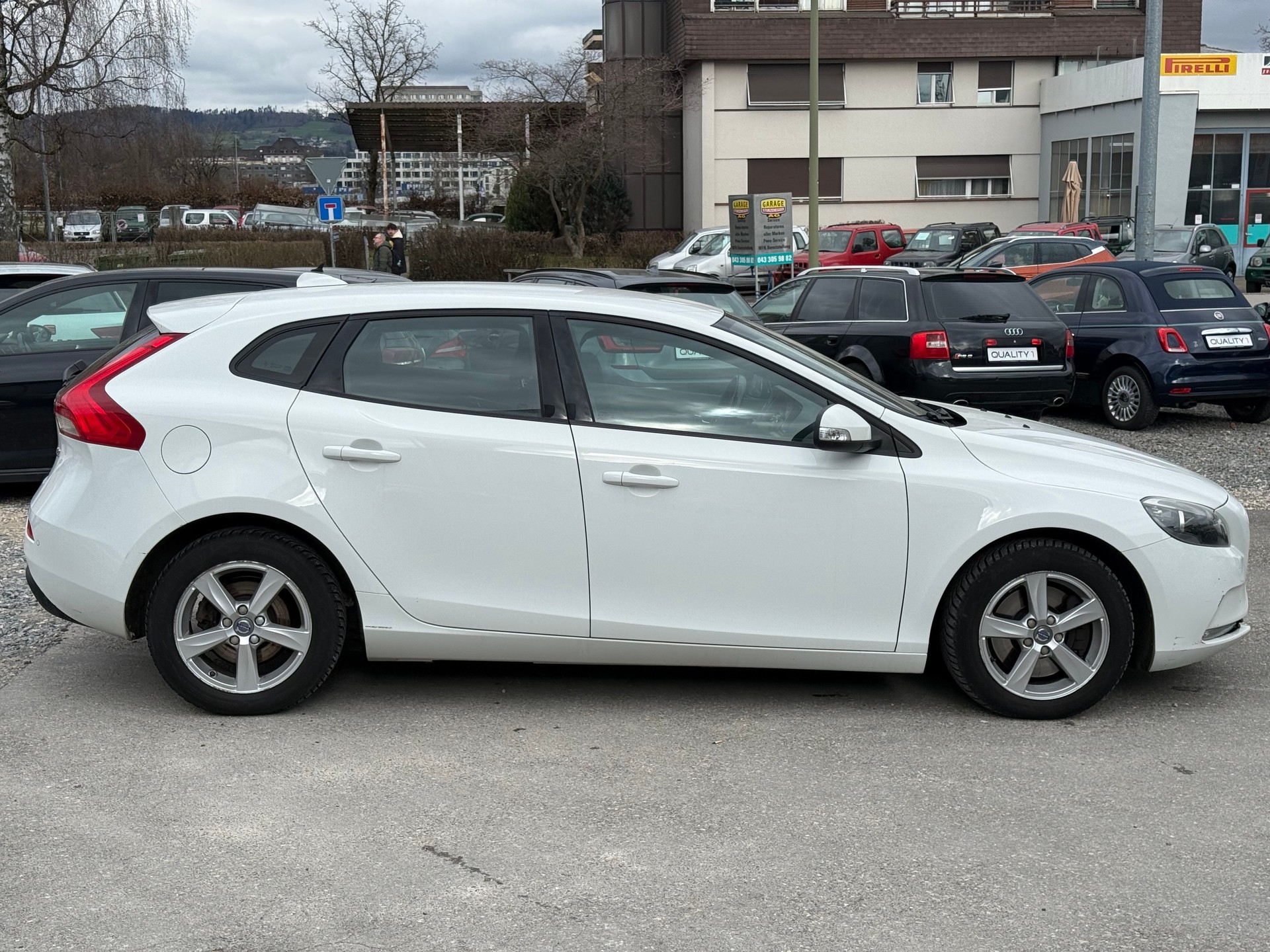 VOLVO V40 D2 Momentum Geartronic - 5