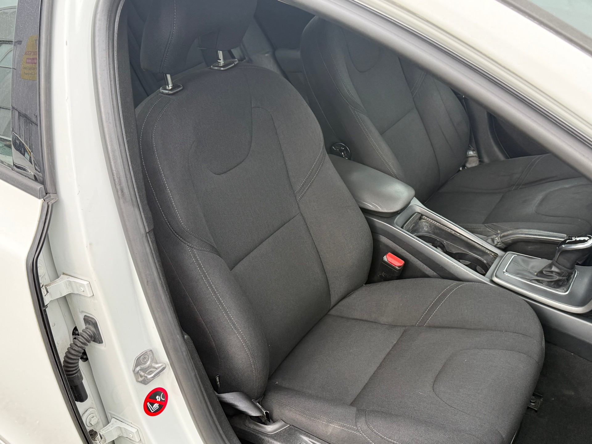 VOLVO V40 D2 Momentum Geartronic - 9