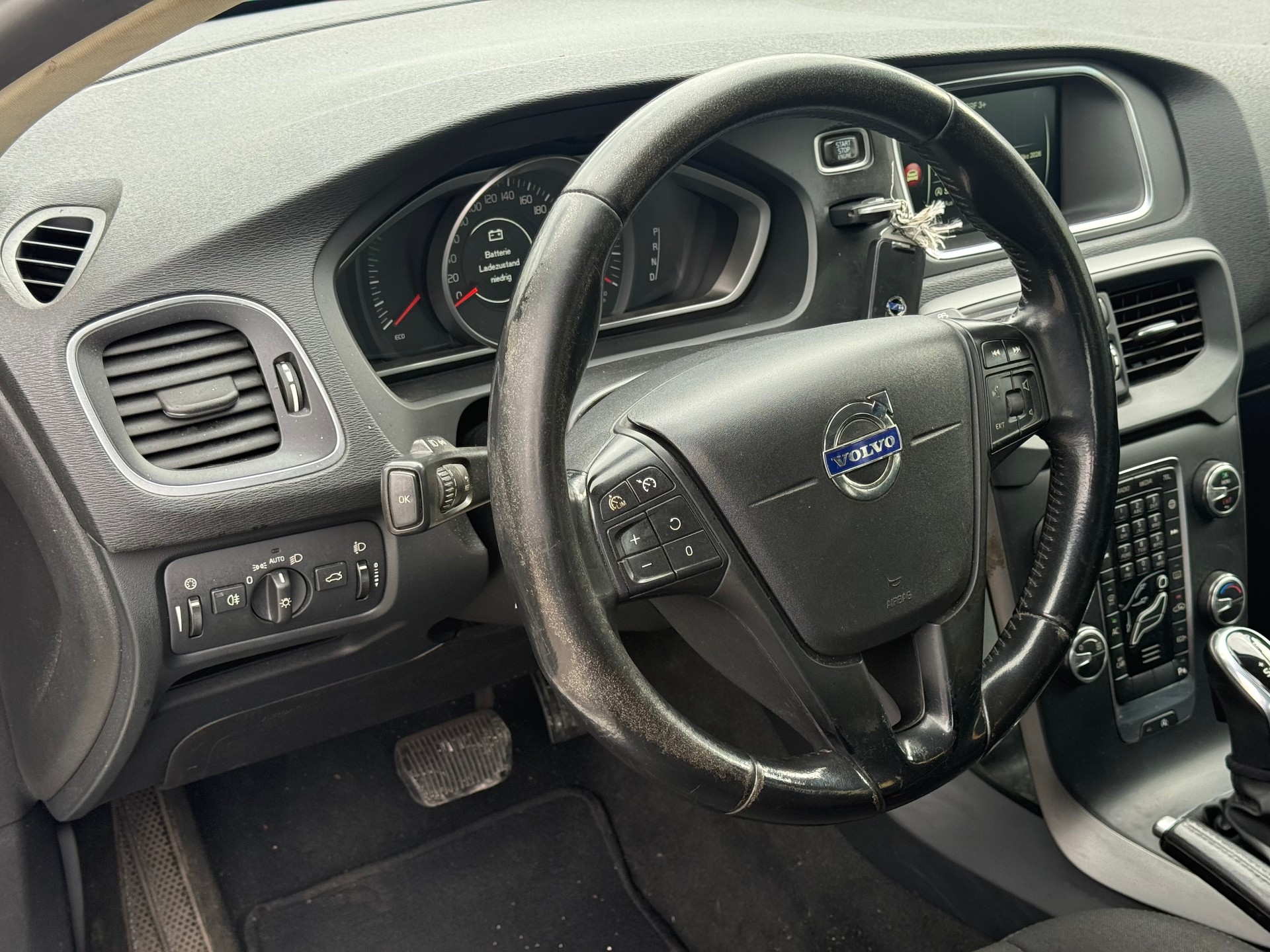 VOLVO V40 D2 Momentum Geartronic - 6