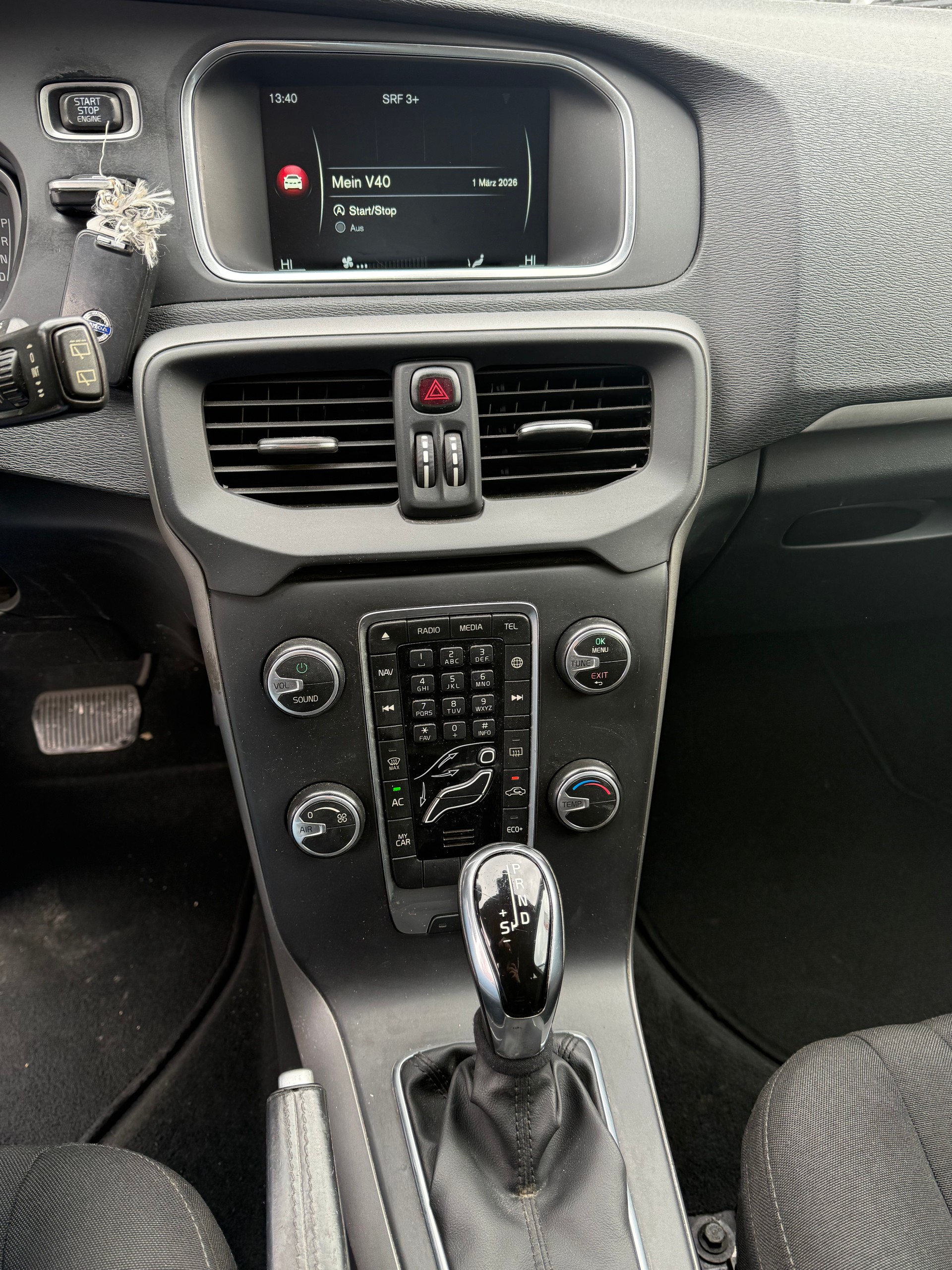 VOLVO V40 D2 Momentum Geartronic - 10