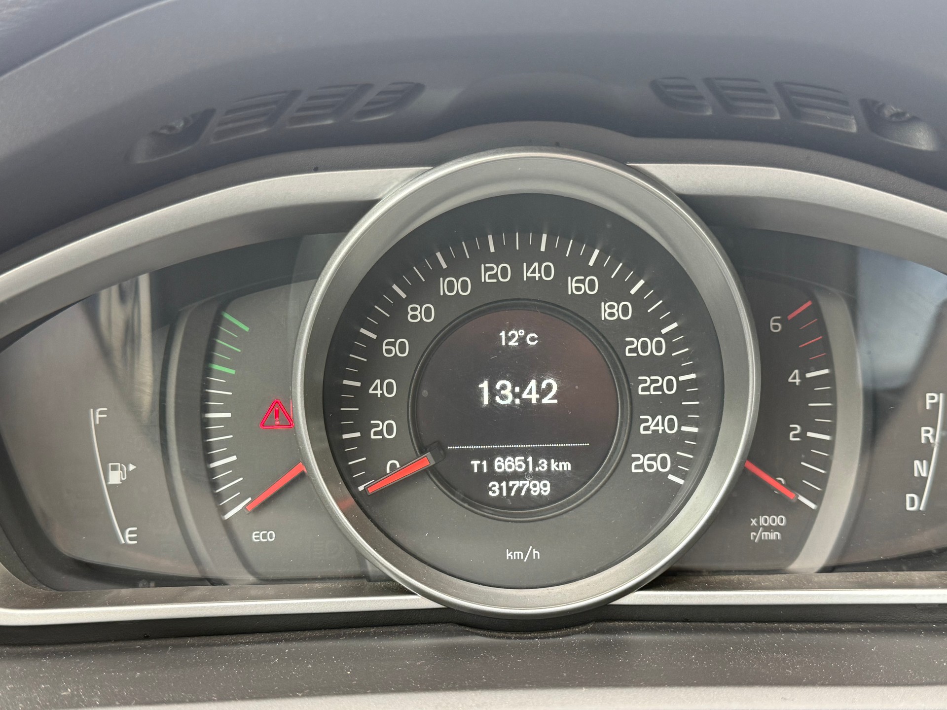 VOLVO V40 D2 Momentum Geartronic - 11